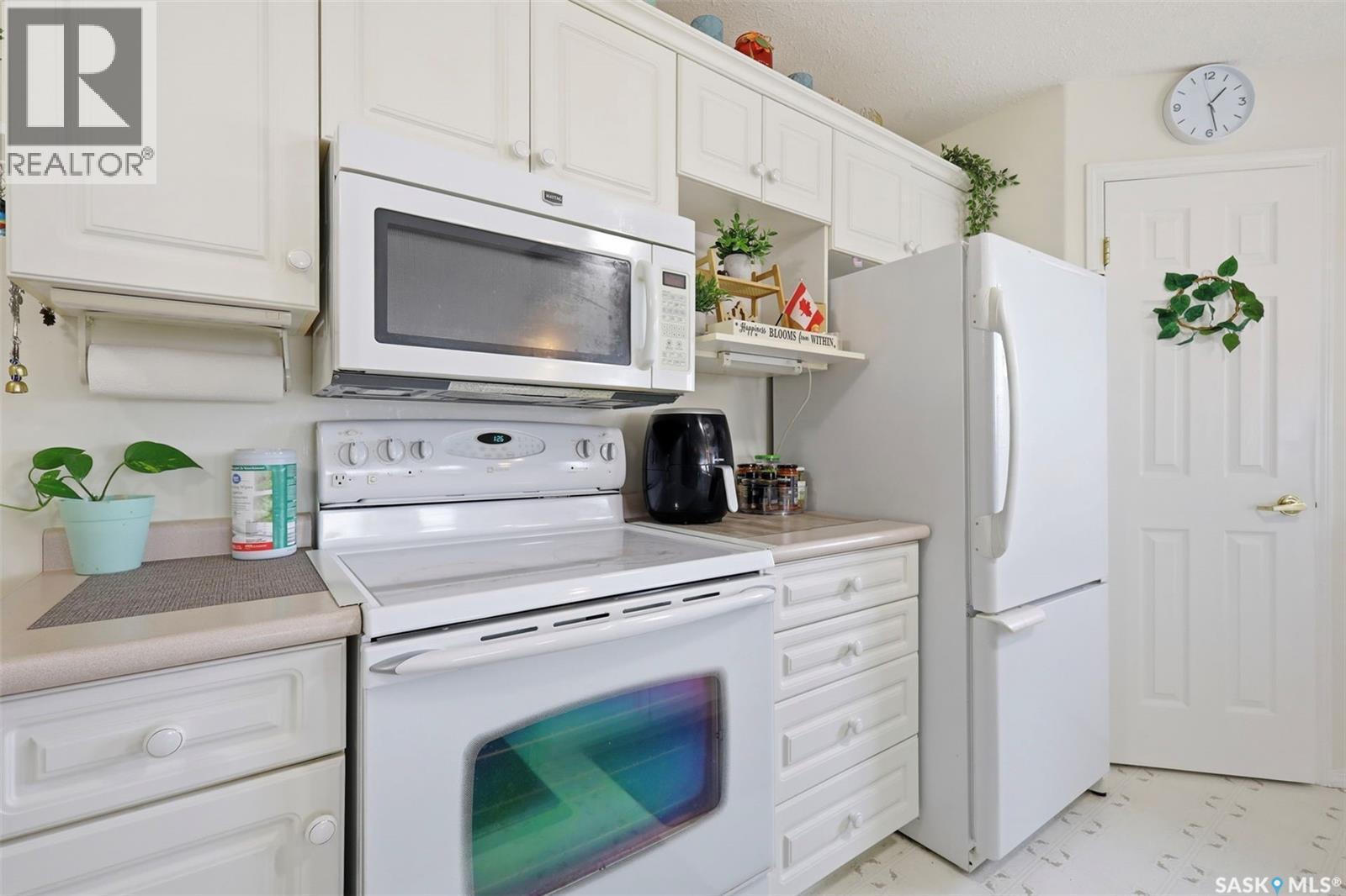 215 934 Heritage View, Saskatoon, SK - Indoor Photo Showing Kitchen