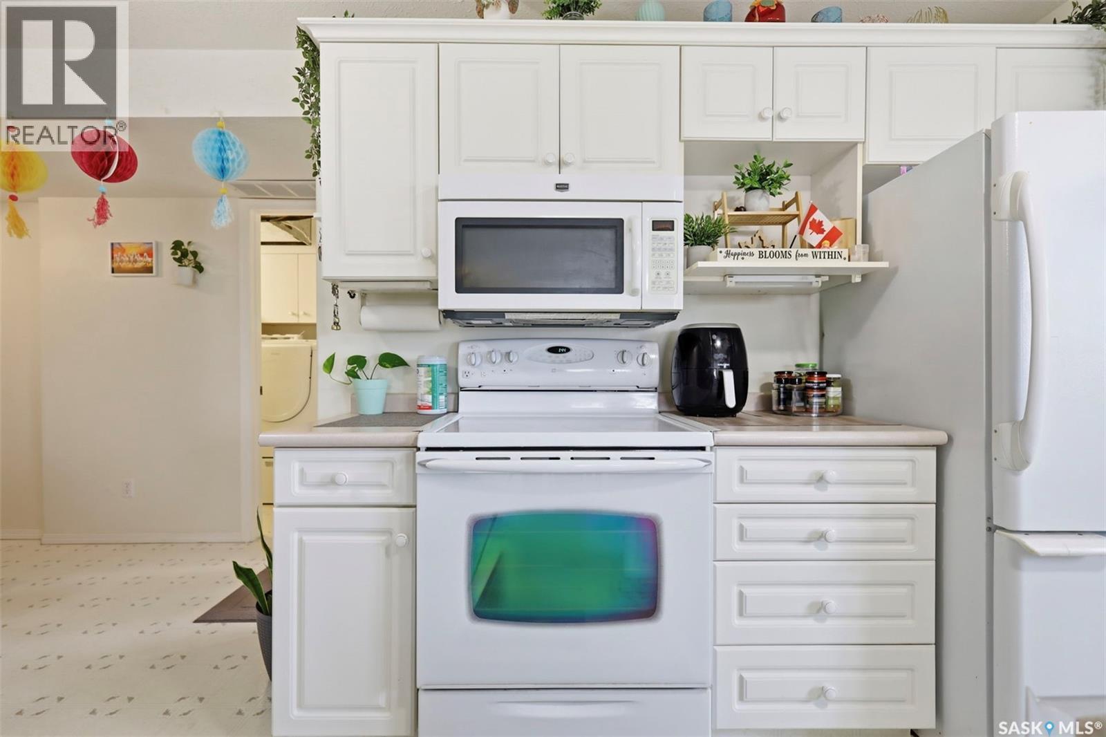 215 934 Heritage View, Saskatoon, SK - Indoor Photo Showing Kitchen