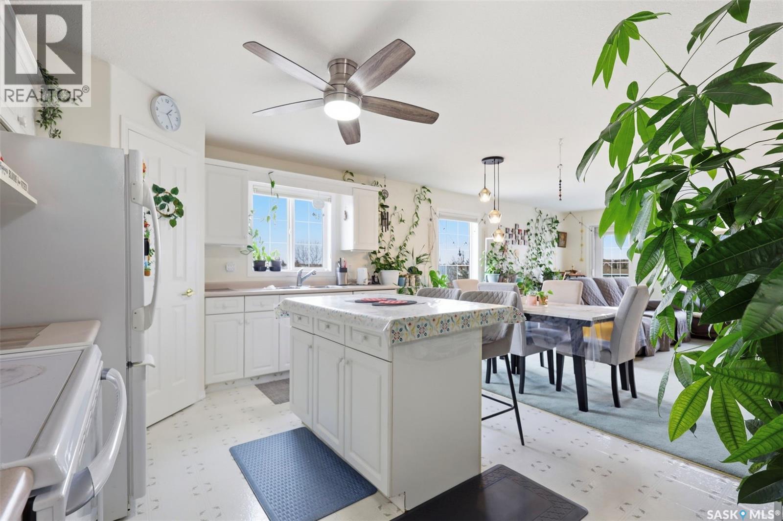 215 934 Heritage View, Saskatoon, SK - Indoor Photo Showing Kitchen