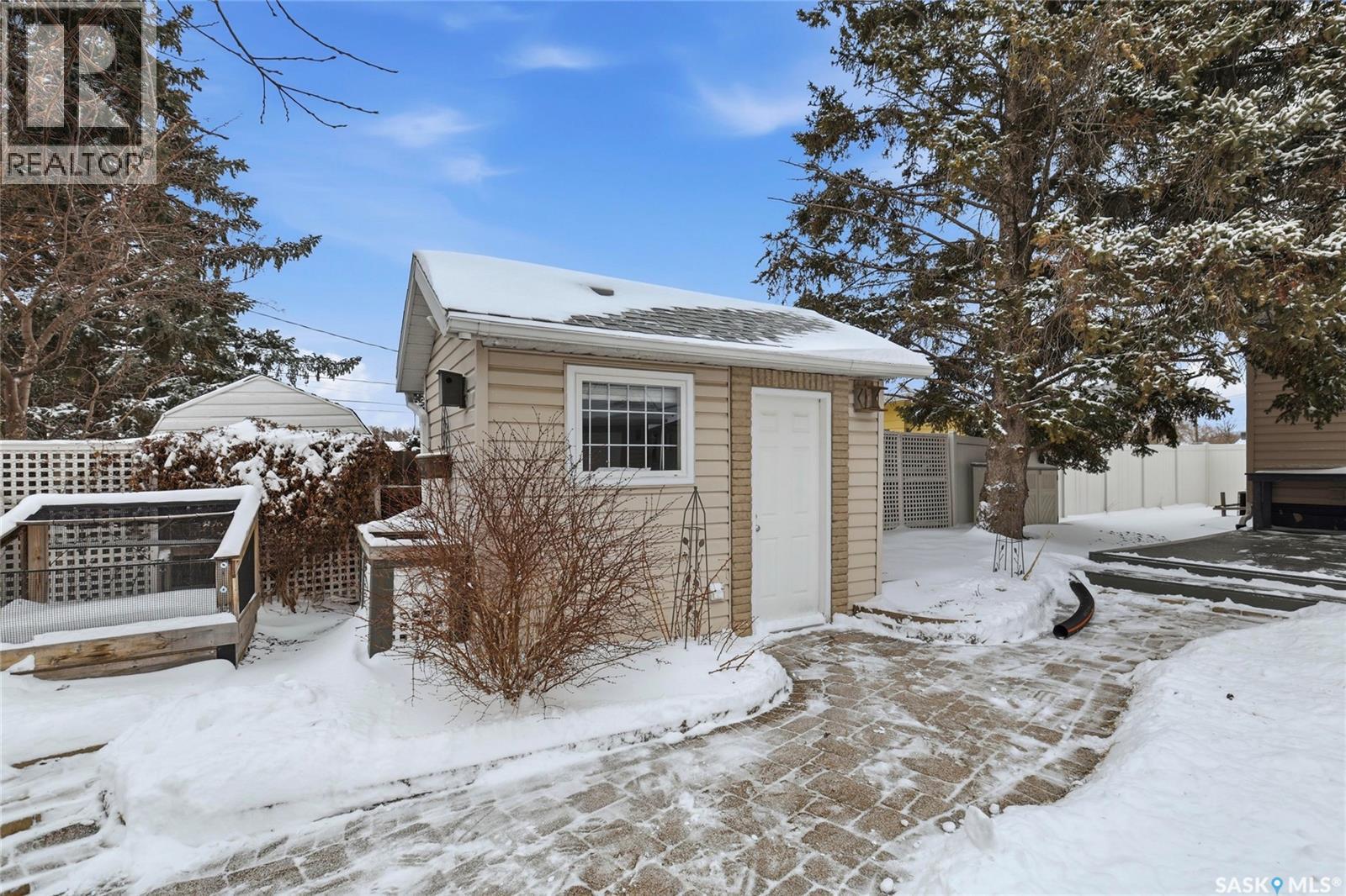 12 Secord Place, Regina, SK - Outdoor