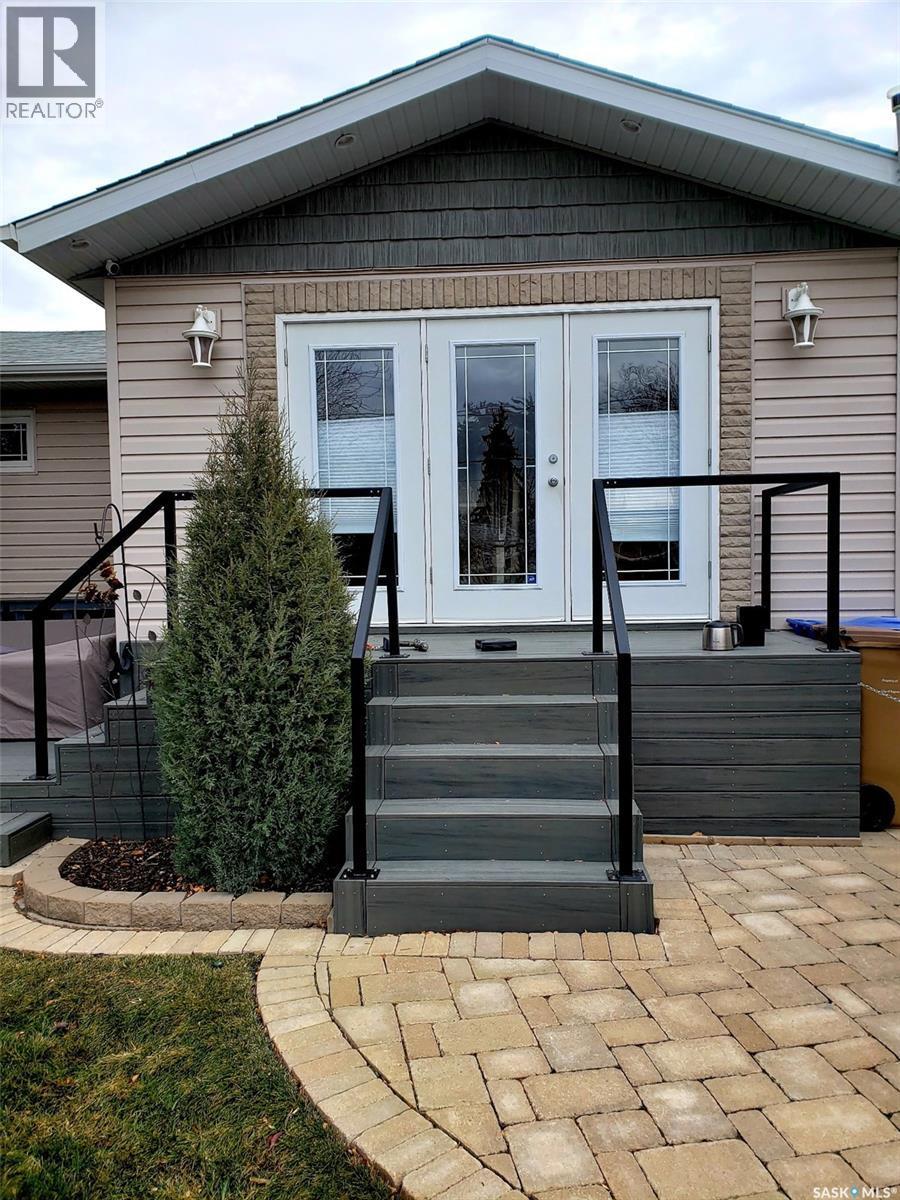 12 Secord Place, Regina, SK - Outdoor