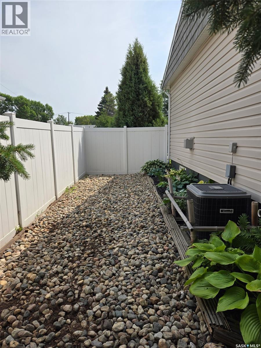 12 Secord Place, Regina, SK - Outdoor