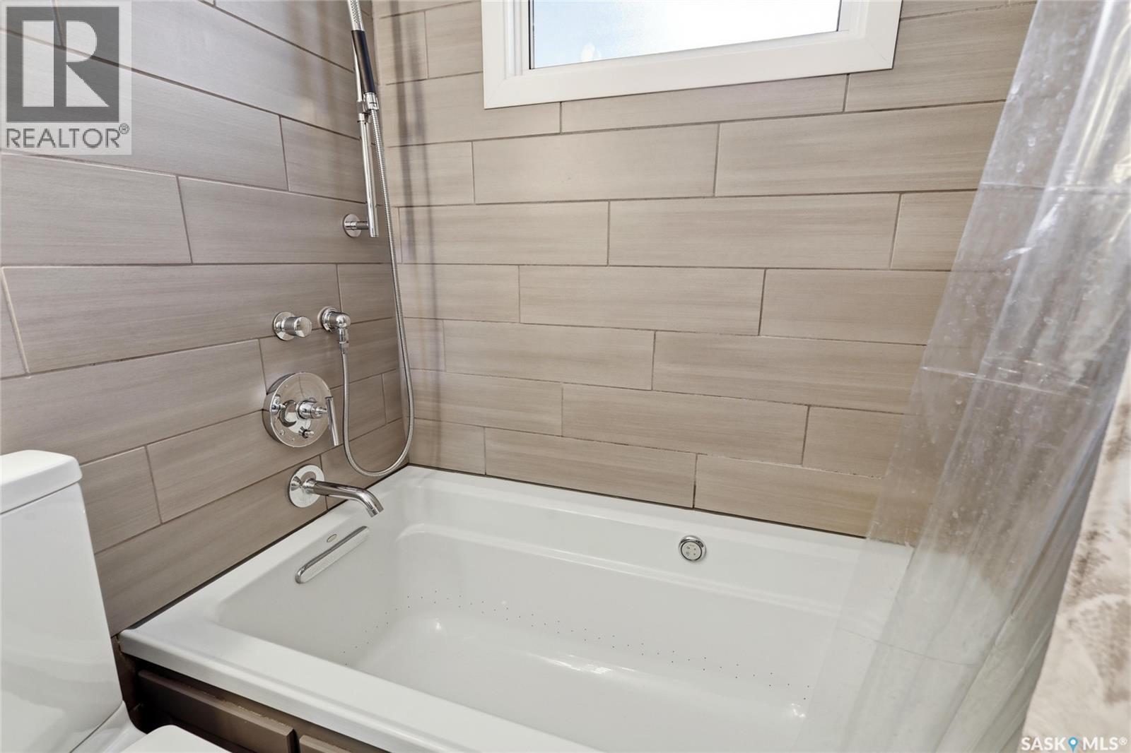 12 Secord Place, Regina, SK - Indoor Photo Showing Bathroom