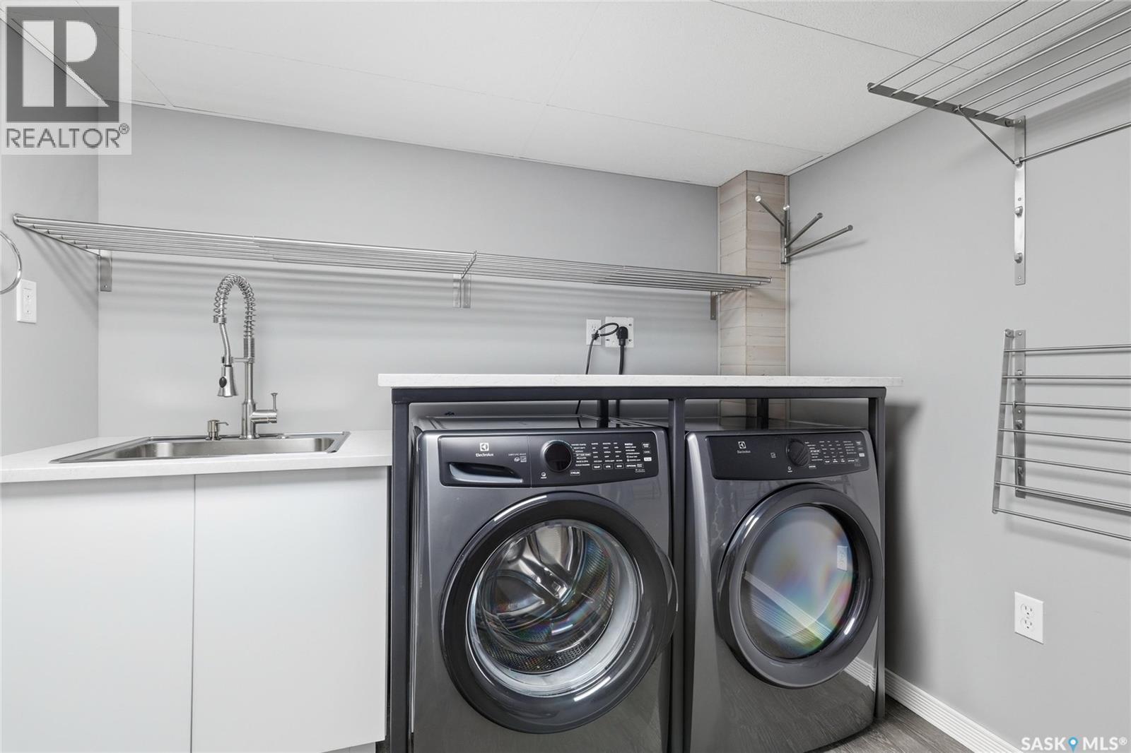 12 Secord Place, Regina, SK - Indoor Photo Showing Laundry Room