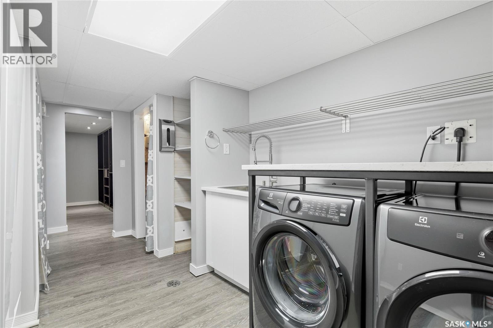 12 Secord Place, Regina, SK - Indoor Photo Showing Laundry Room