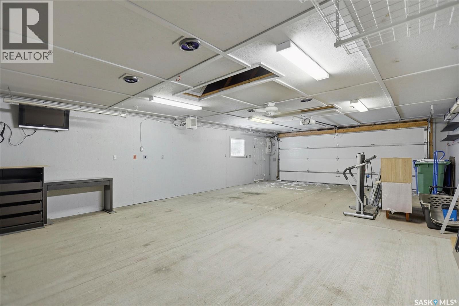 12 Secord Place, Regina, SK - Indoor Photo Showing Garage