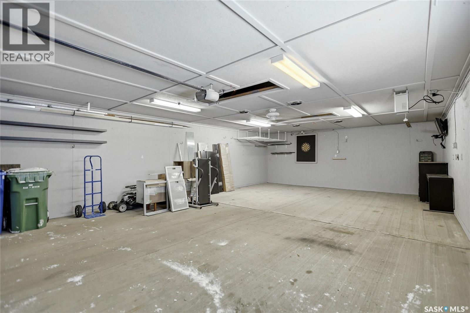 12 Secord Place, Regina, SK - Indoor Photo Showing Garage