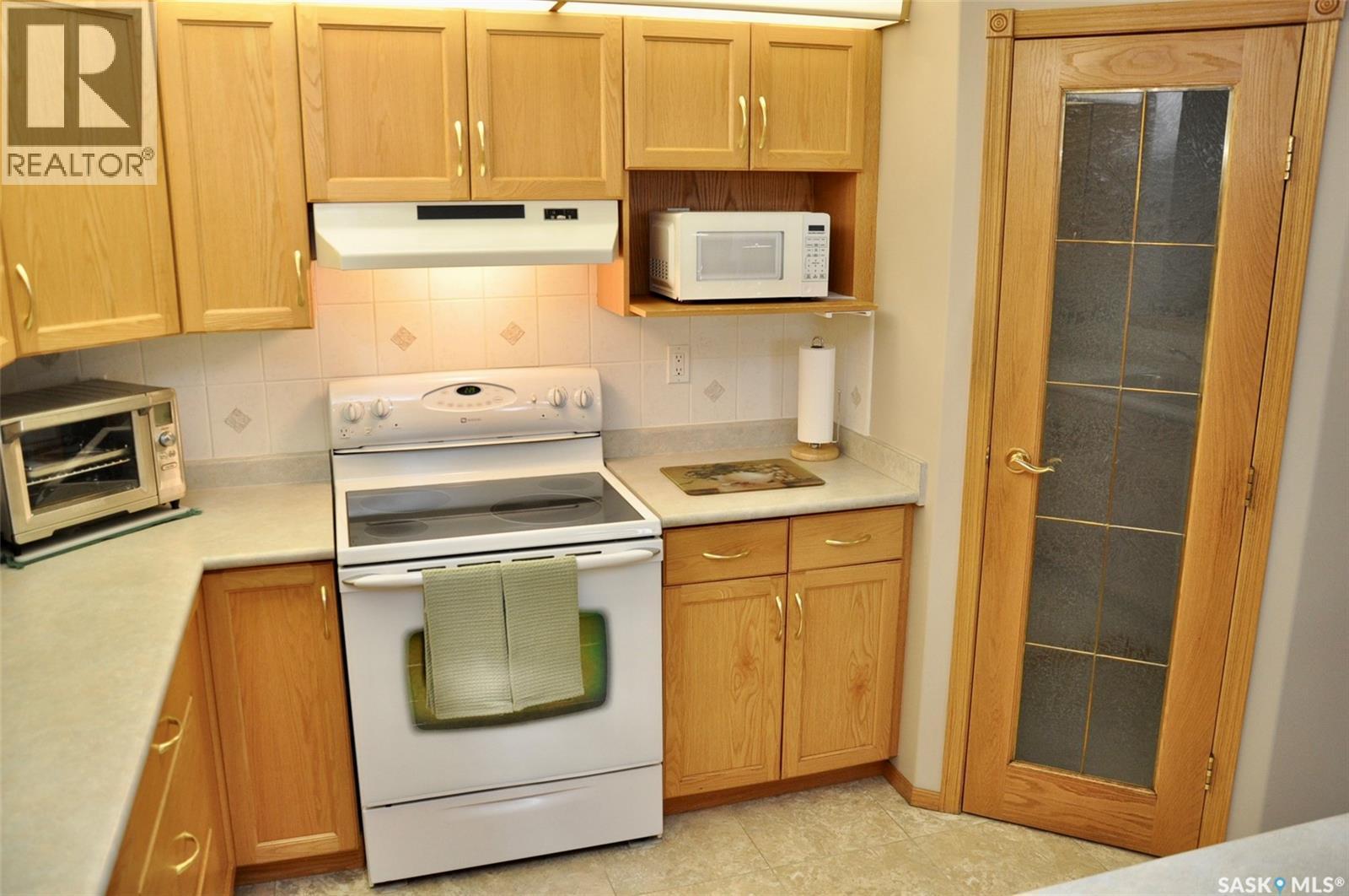 317 325 Keevil Crescent, Saskatoon, SK - Indoor Photo Showing Kitchen