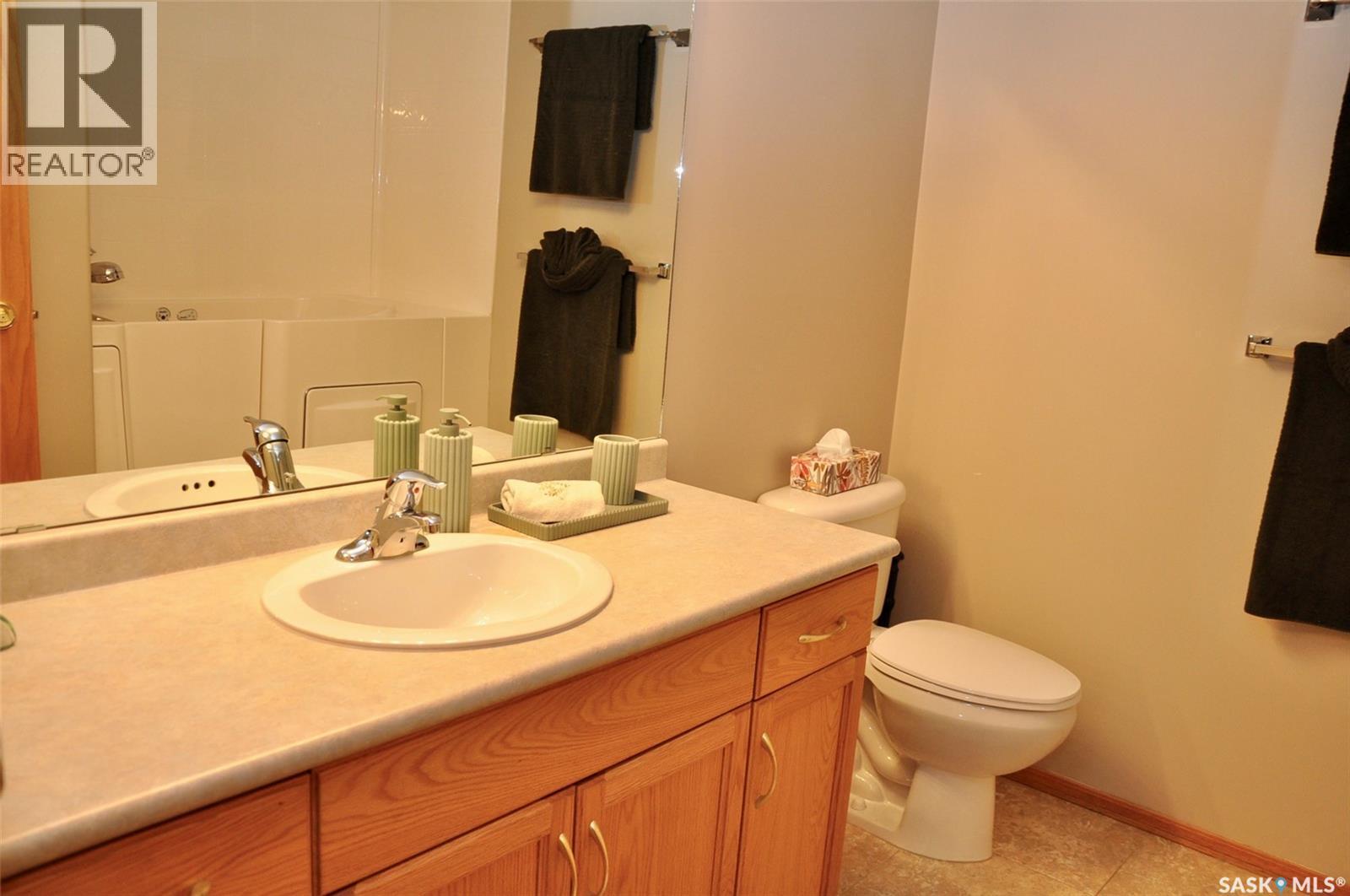 317 325 Keevil Crescent, Saskatoon, SK - Indoor Photo Showing Bathroom
