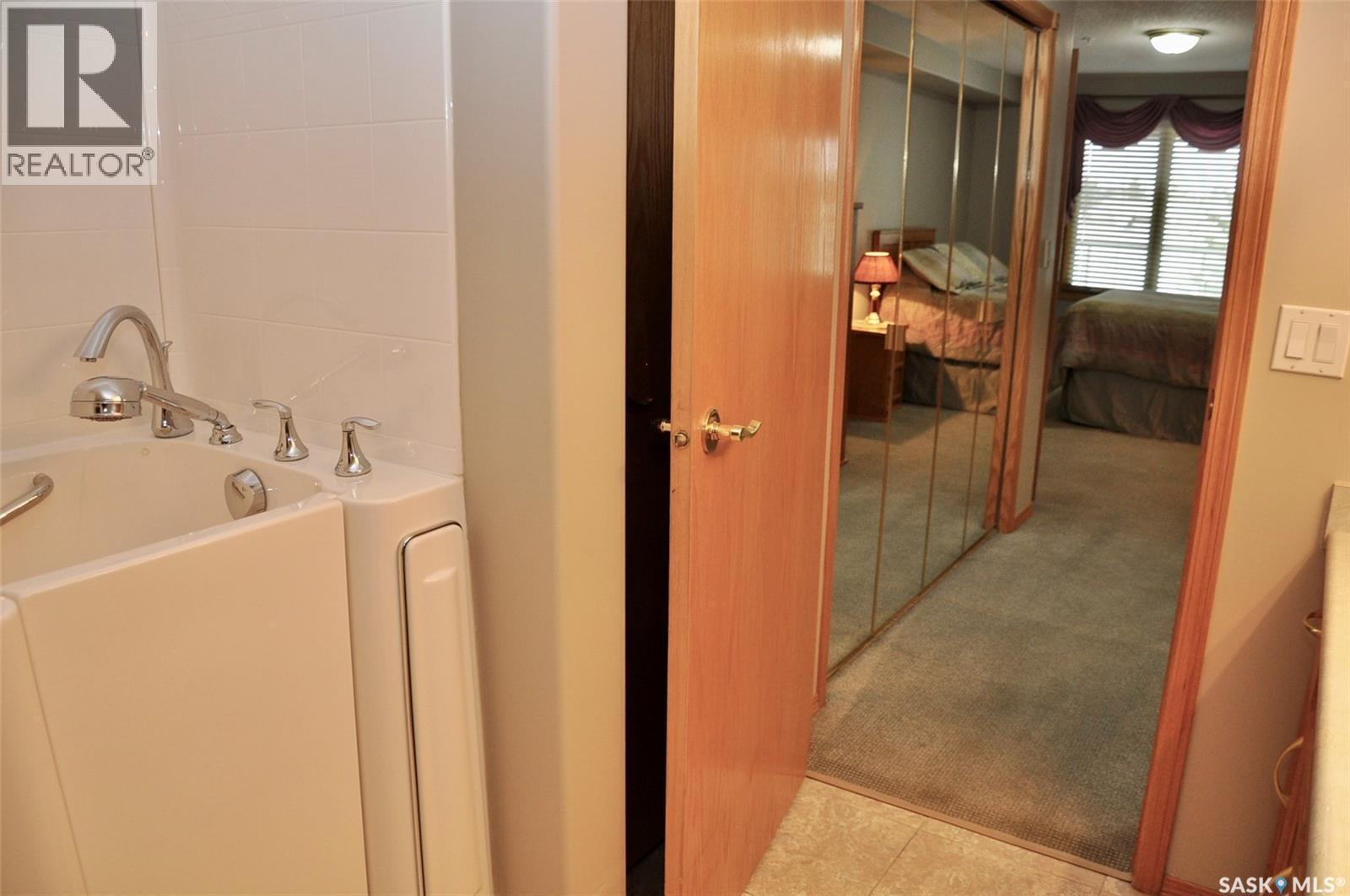 317 325 Keevil Crescent, Saskatoon, SK - Indoor