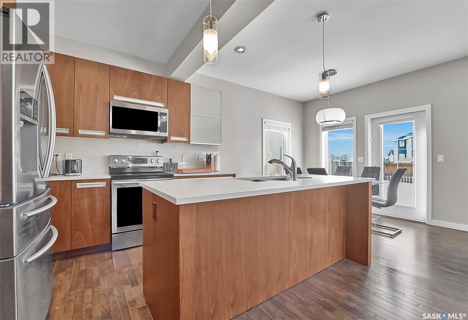 611 Pichler Crescent, Saskatoon, SK - Indoor Photo Showing Kitchen With Stainless Steel Kitchen