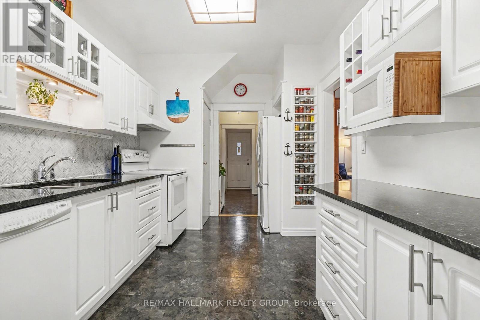 115 Hamilton Avenue N, Ottawa, ON - Indoor Photo Showing Kitchen