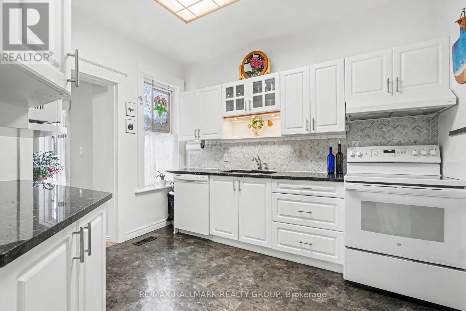 115 Hamilton Avenue N, Ottawa, ON - Indoor Photo Showing Kitchen