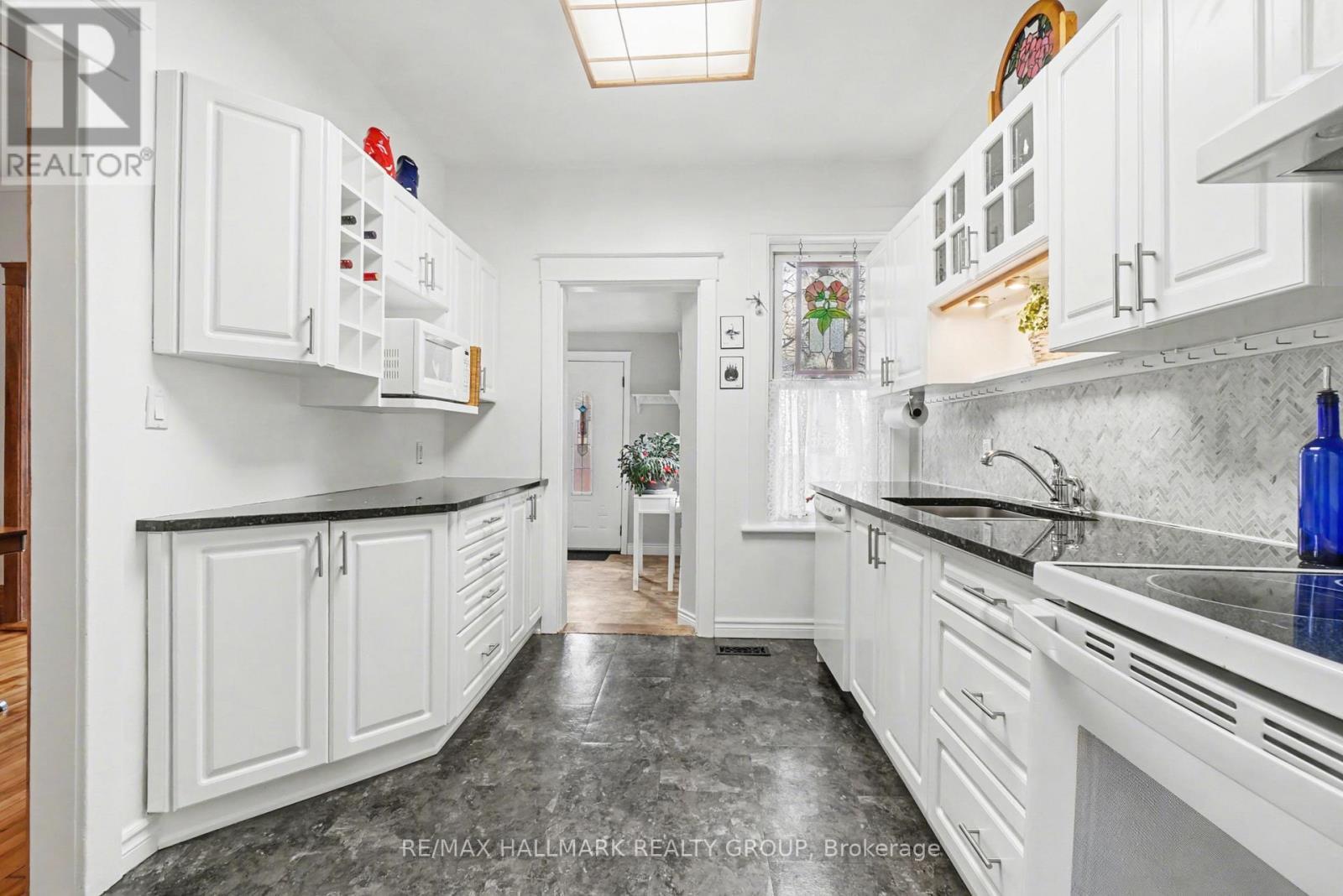 115 Hamilton Avenue N, Ottawa, ON - Indoor Photo Showing Kitchen