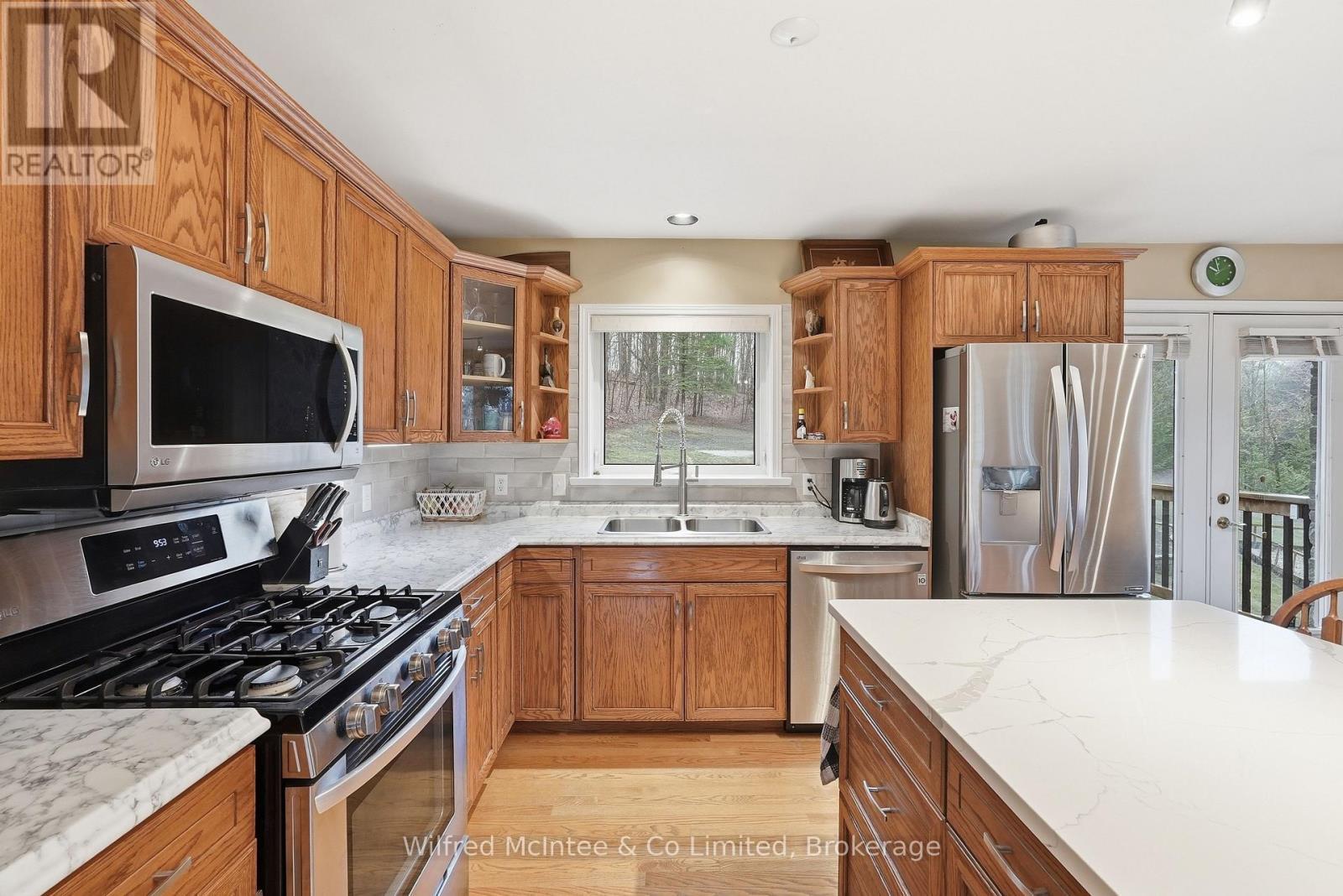 073091 10Th Sideroad Sdr, West Grey, ON - Indoor Photo Showing Kitchen With Double Sink