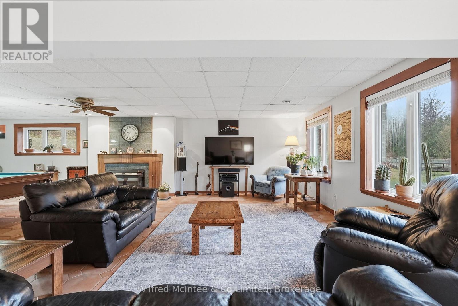 073091 10Th Sideroad Sdr, West Grey, ON - Indoor Photo Showing Living Room With Fireplace