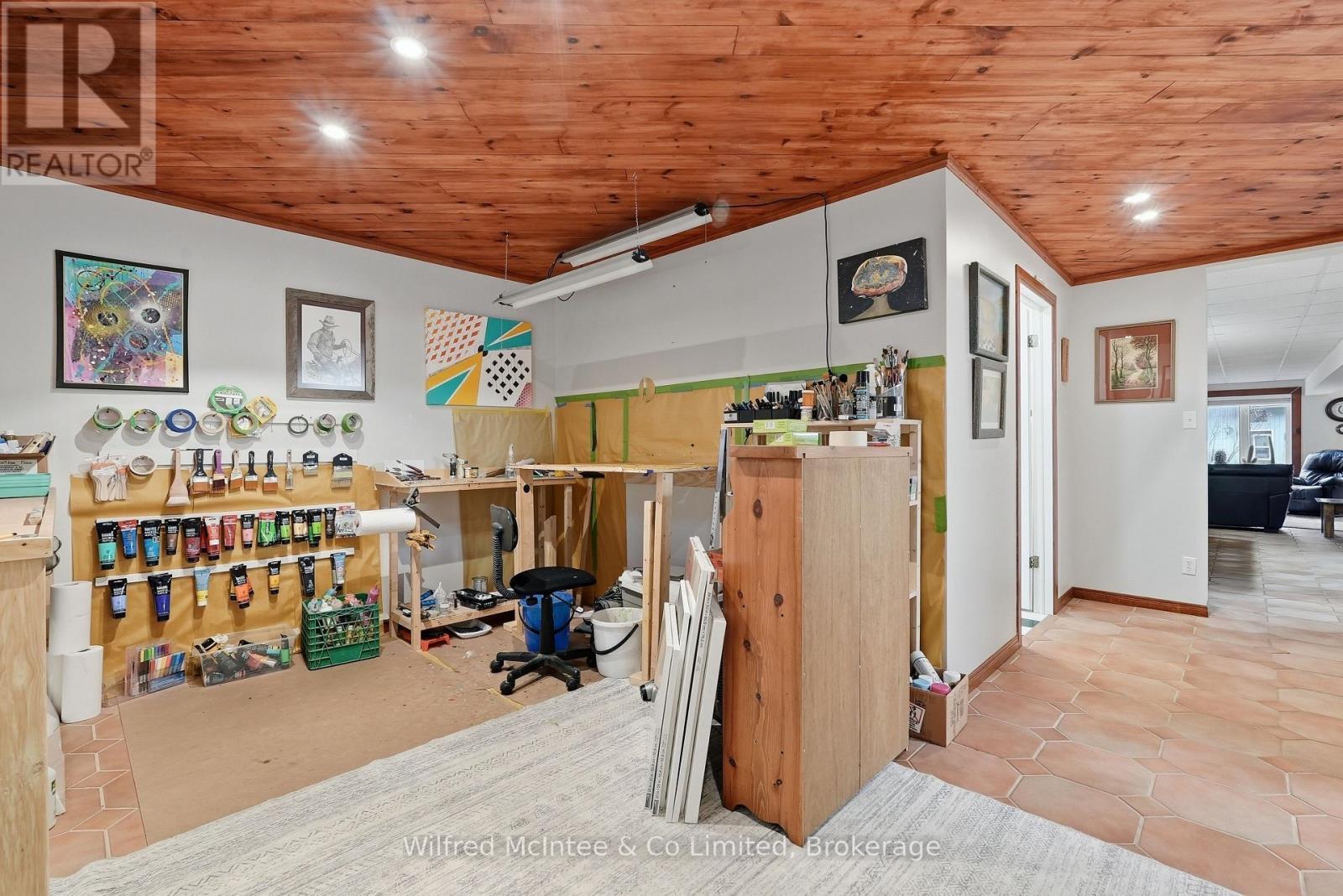 073091 10Th Sideroad Sdr, West Grey, ON - Indoor Photo Showing Other Room