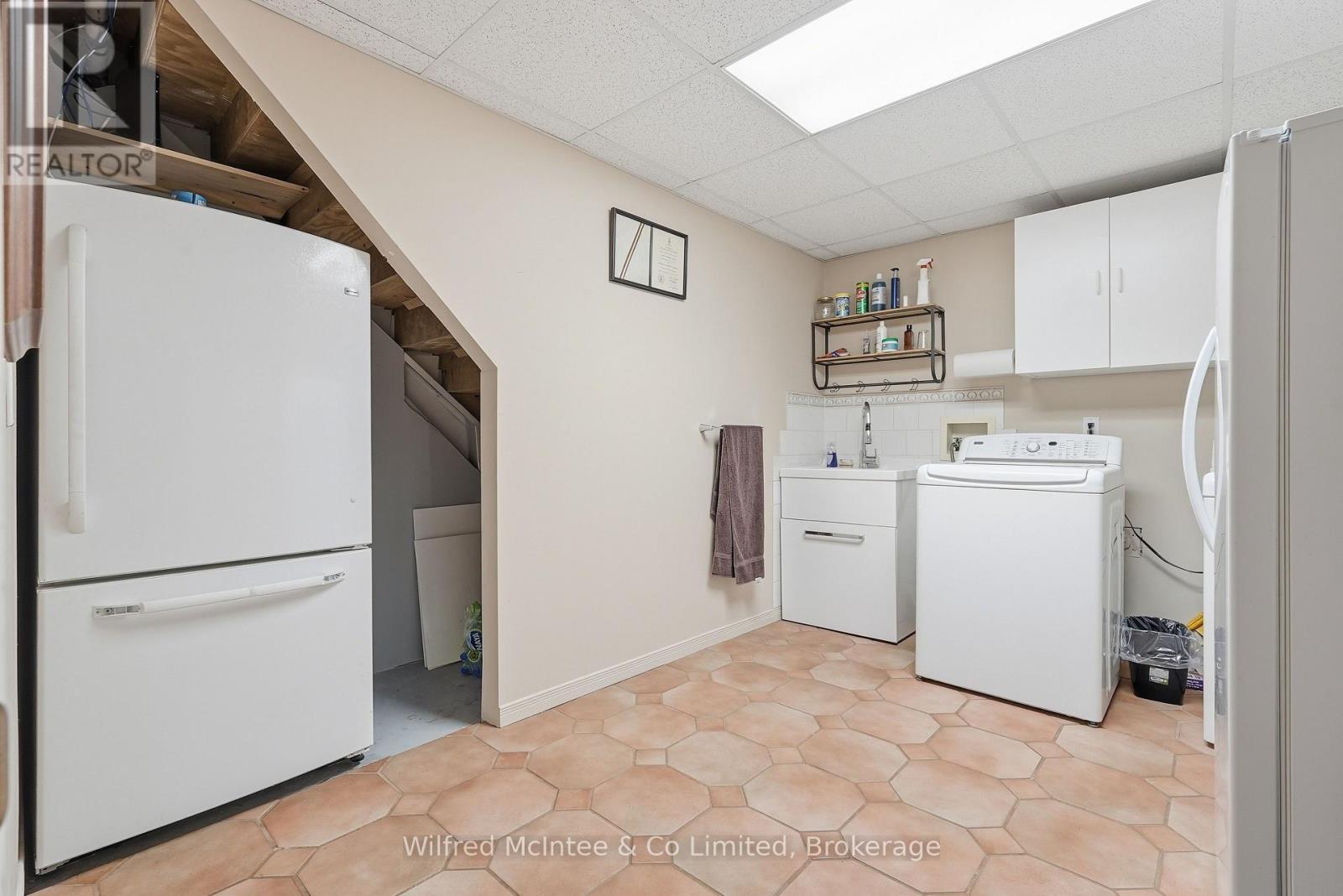 073091 10Th Sideroad Sdr, West Grey, ON - Indoor Photo Showing Laundry Room