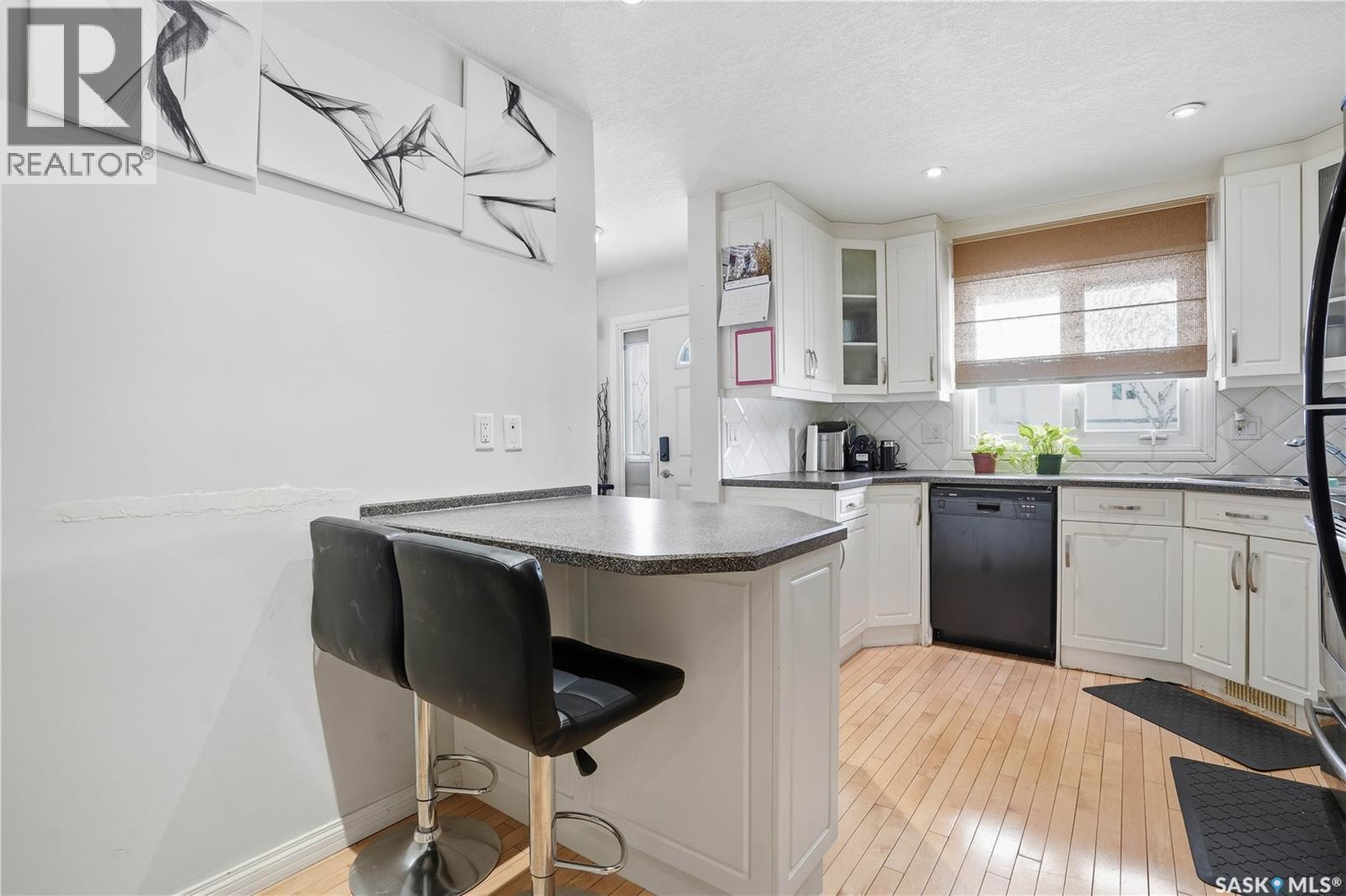 226 Plainsview Drive, Regina, SK - Indoor Photo Showing Kitchen
