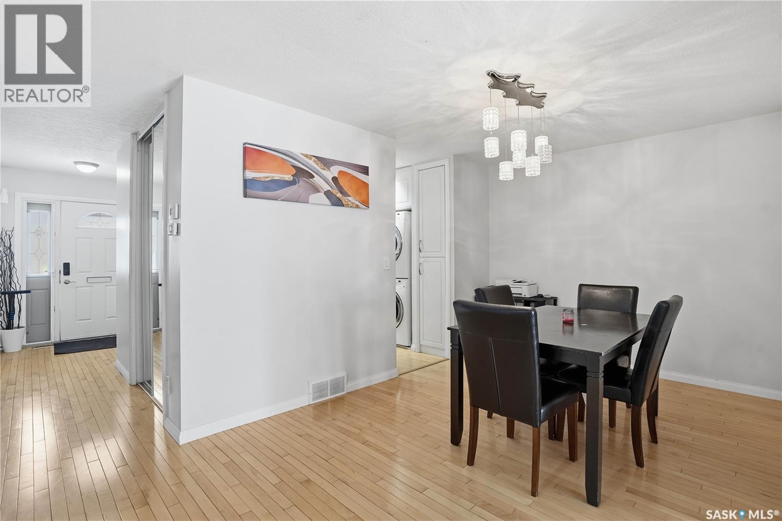 226 Plainsview Drive, Regina, SK - Indoor Photo Showing Dining Room