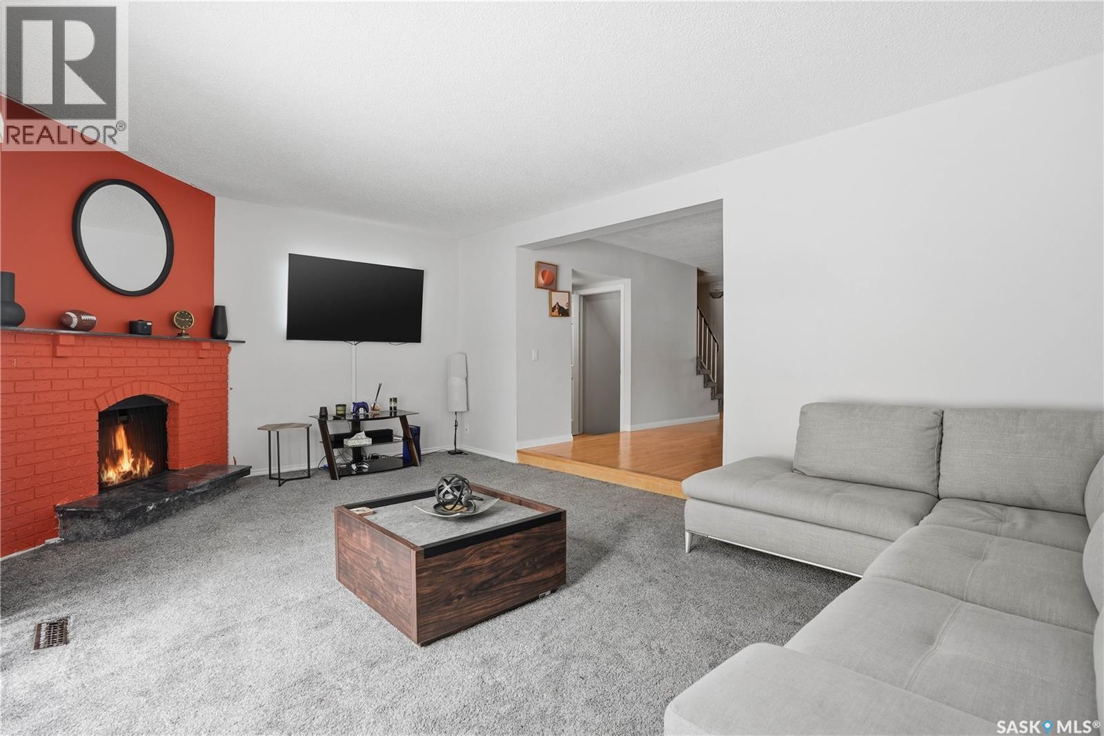 226 Plainsview Drive, Regina, SK - Indoor Photo Showing Living Room With Fireplace