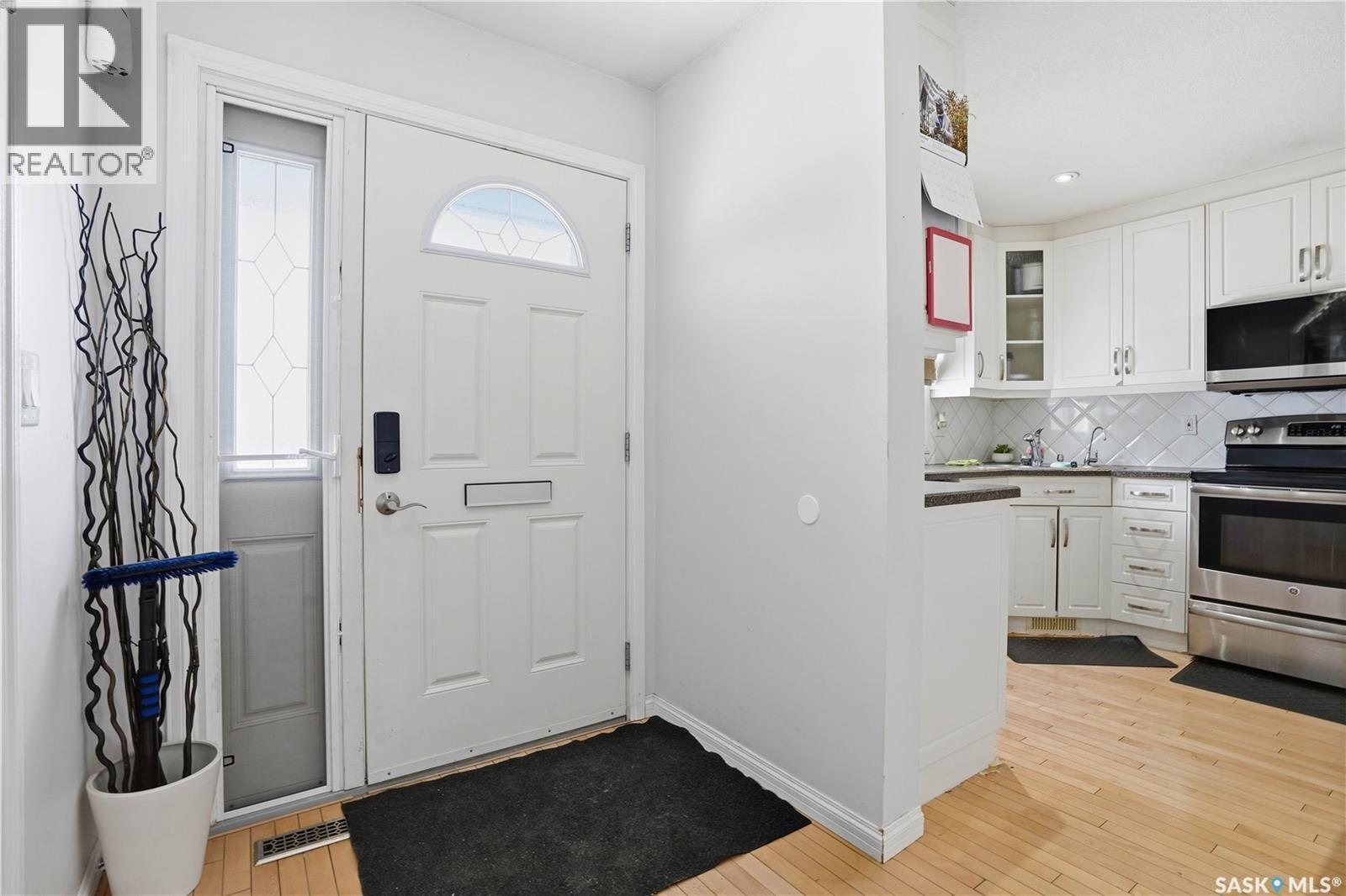 226 Plainsview Drive, Regina, SK - Indoor Photo Showing Kitchen