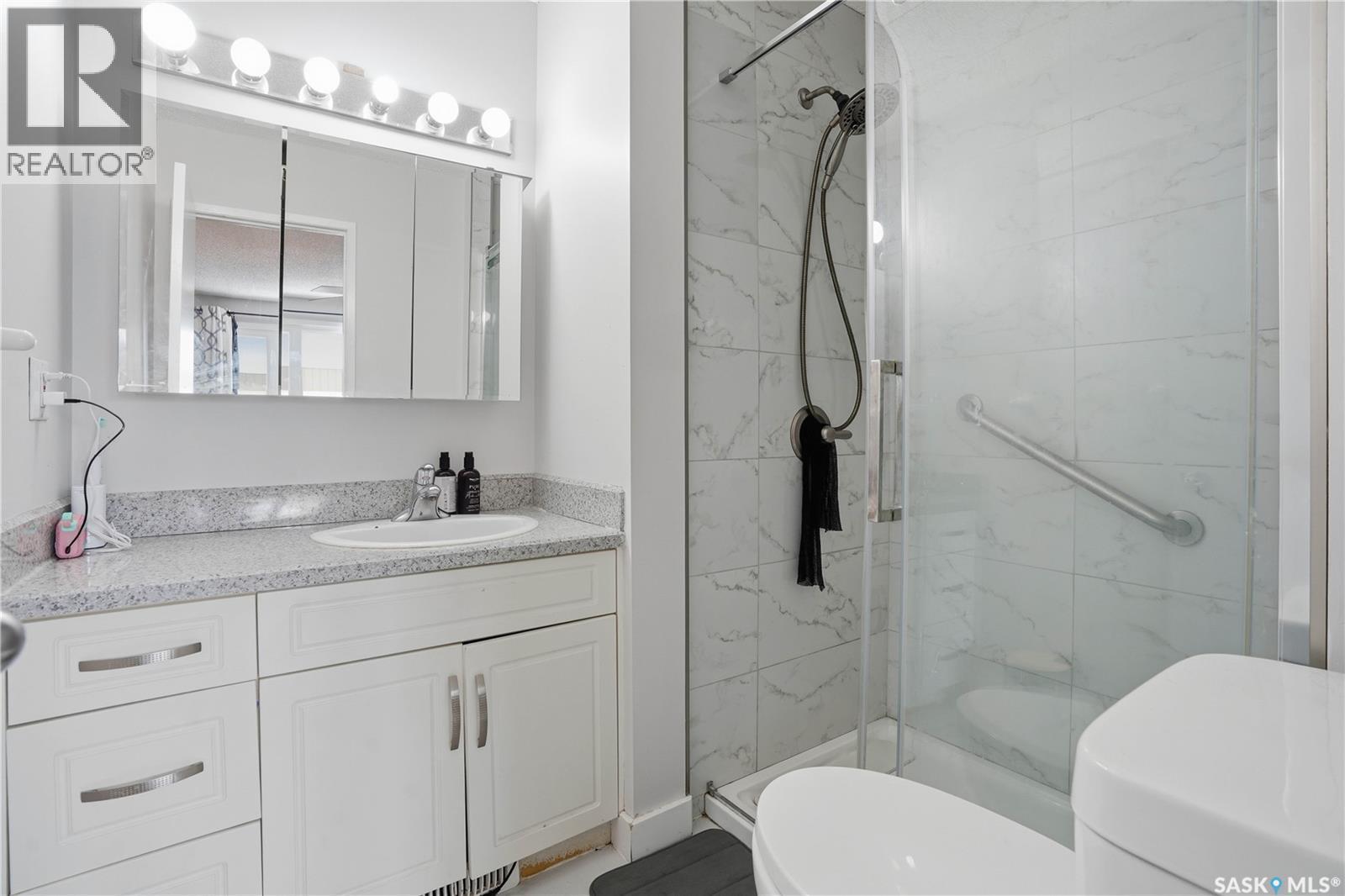226 Plainsview Drive, Regina, SK - Indoor Photo Showing Bathroom