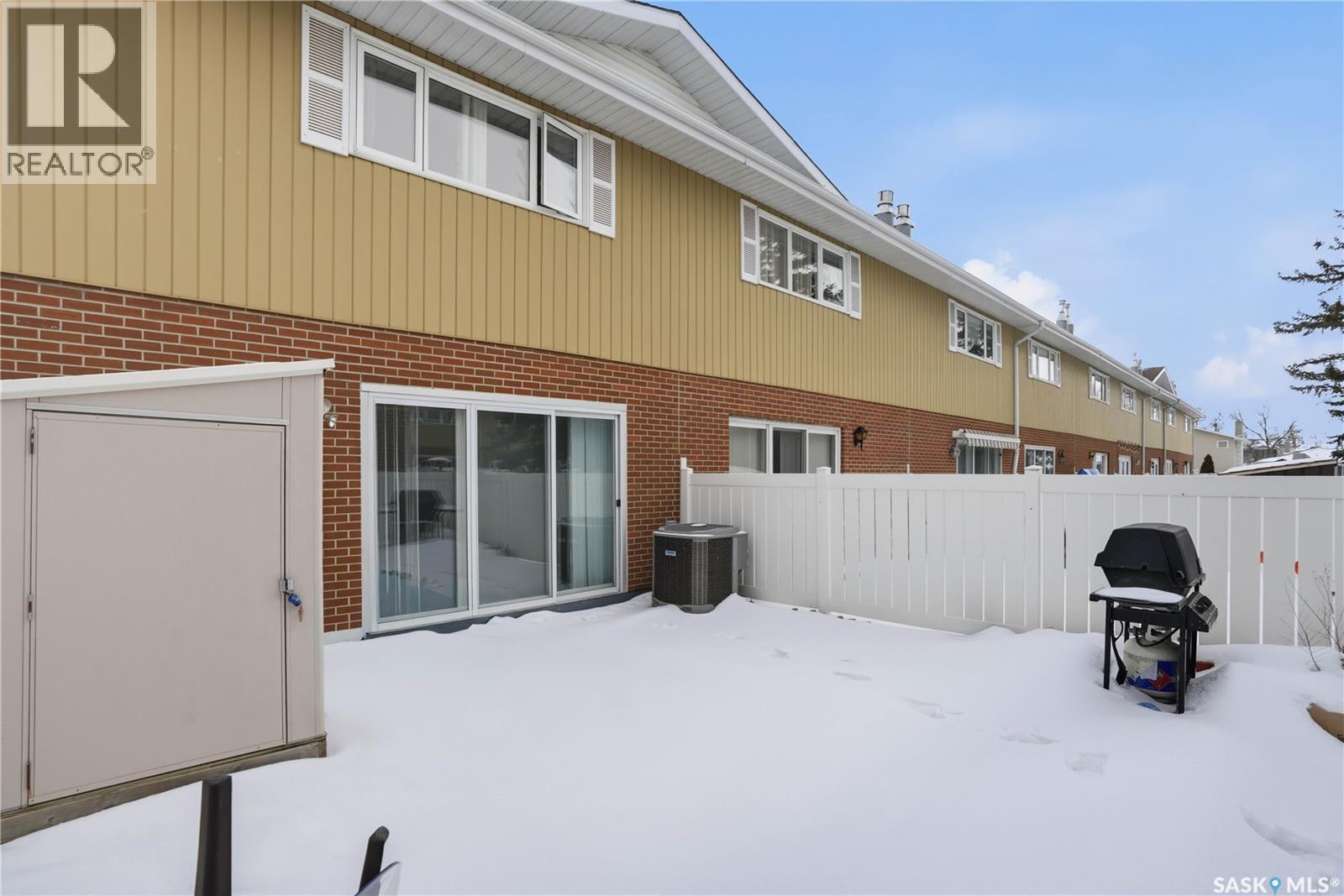 226 Plainsview Drive, Regina, SK - Outdoor With Exterior