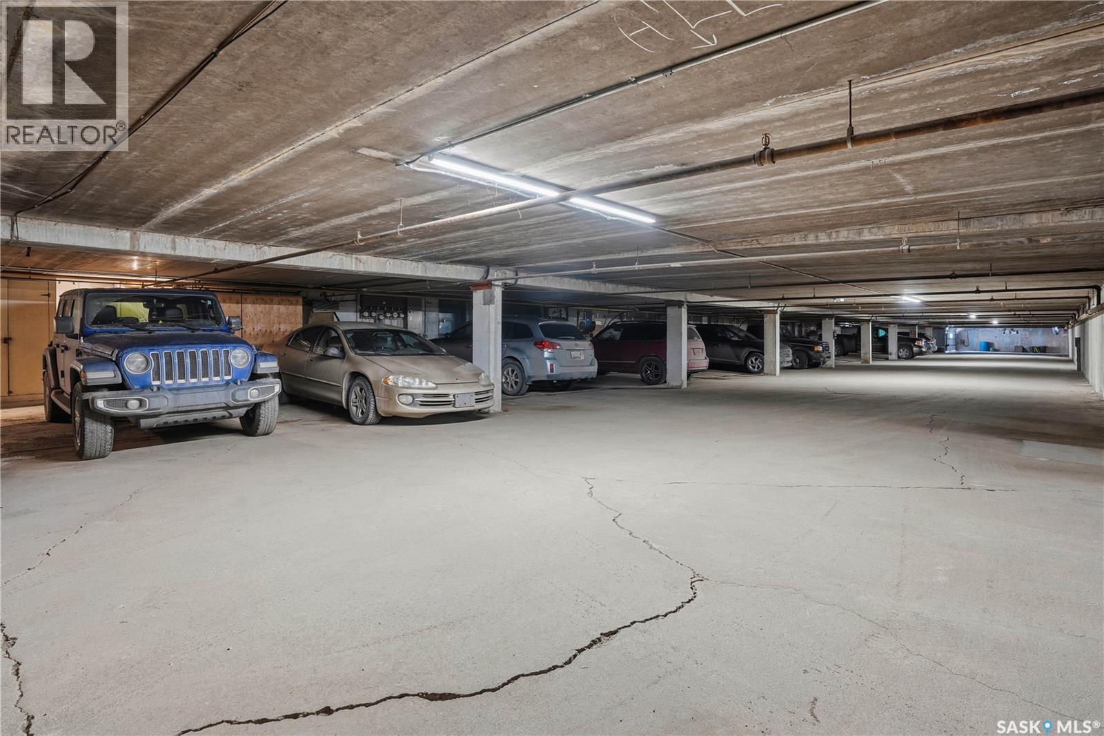 226 Plainsview Drive, Regina, SK - Indoor Photo Showing Garage