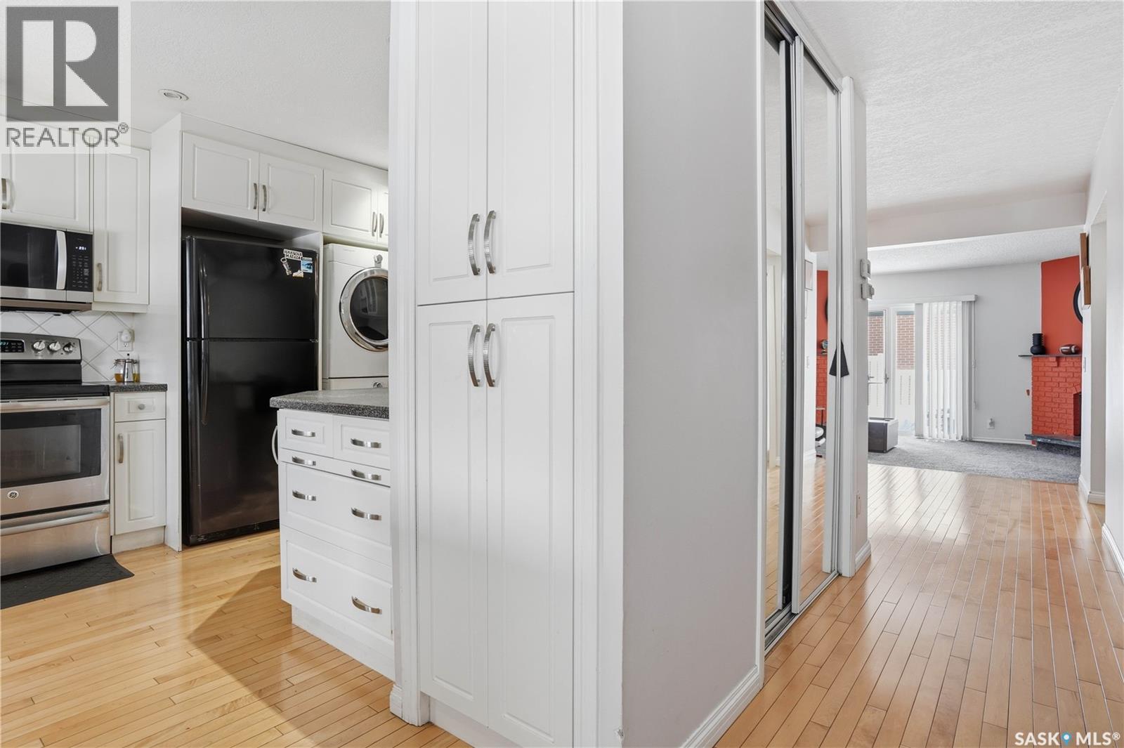226 Plainsview Drive, Regina, SK - Indoor Photo Showing Kitchen