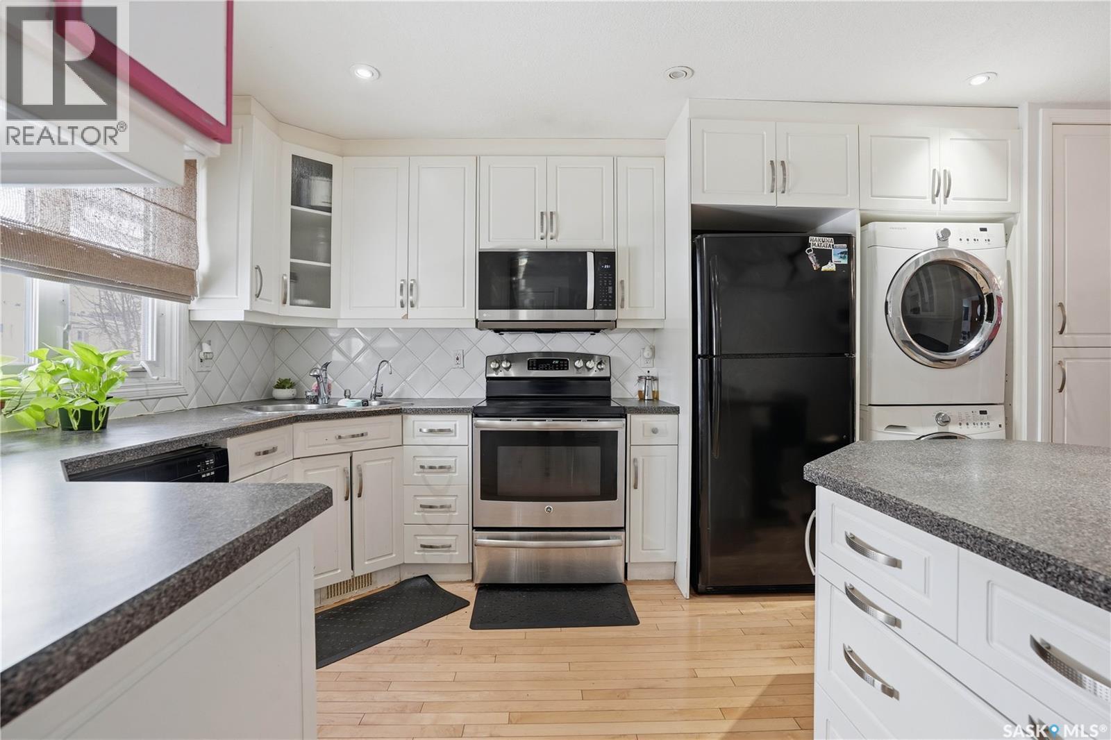 226 Plainsview Drive, Regina, SK - Indoor Photo Showing Kitchen