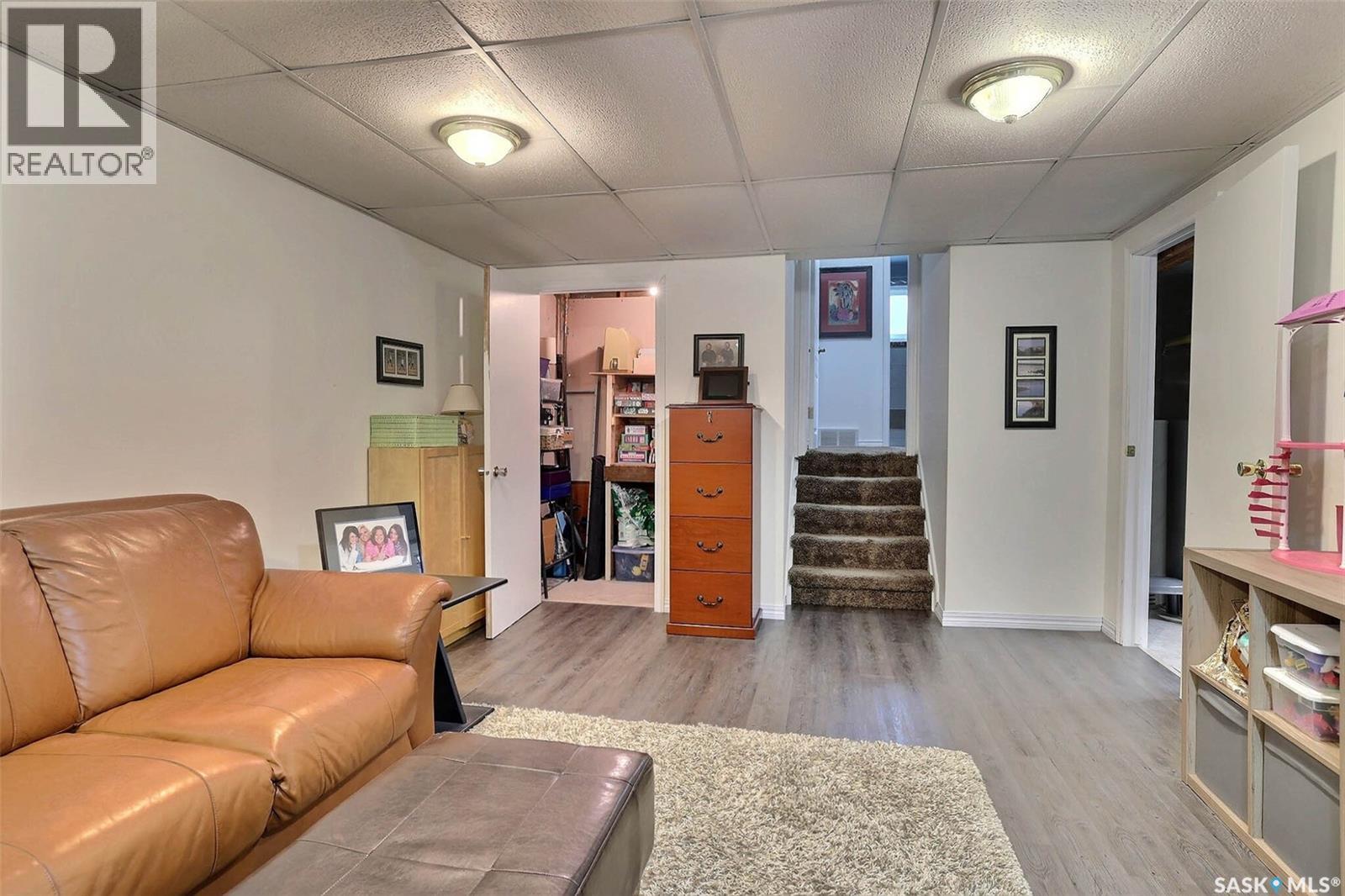 2512 Grant Road, Regina, SK - Indoor