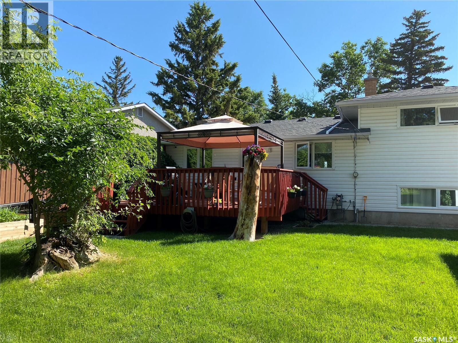 2512 Grant Road, Regina, SK - Outdoor With Deck Patio Veranda