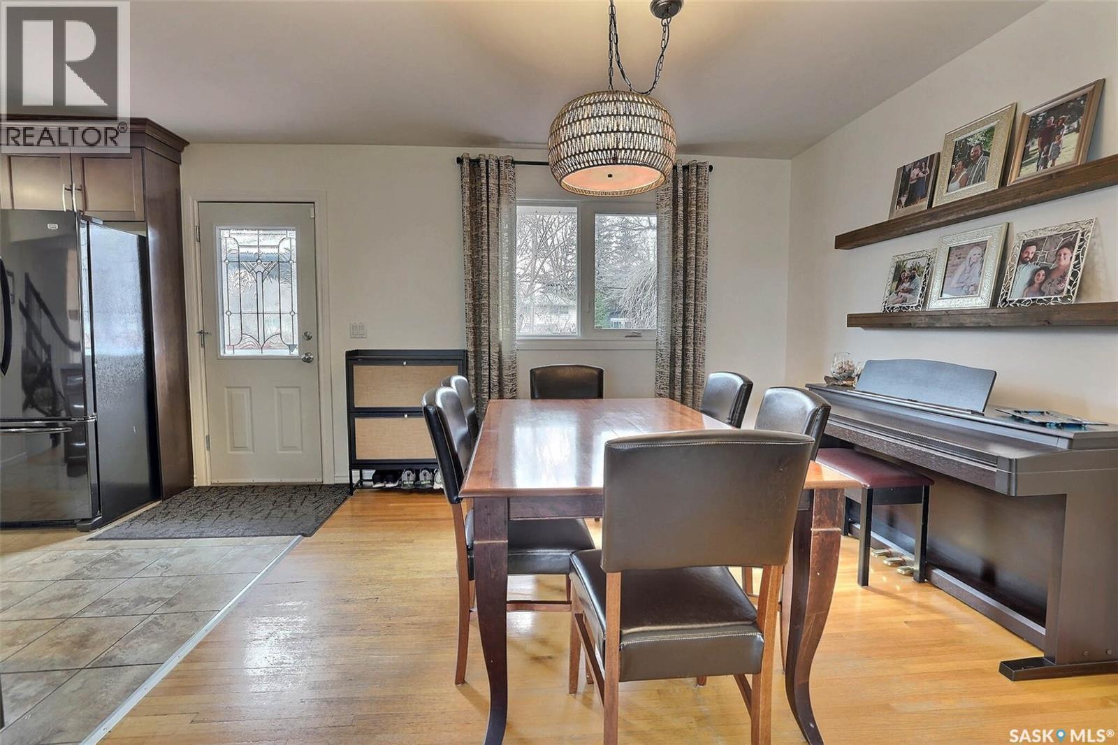 2512 Grant Road, Regina, SK - Indoor Photo Showing Dining Room