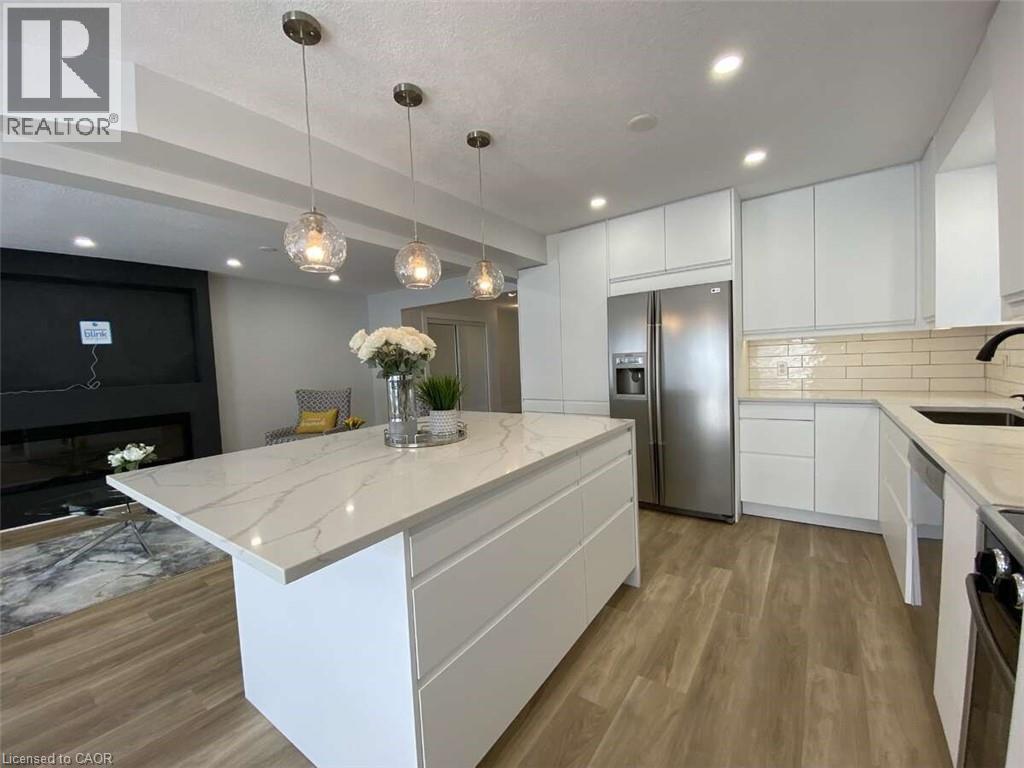 125 Steepleridge Street, Kitchener, ON - Indoor Photo Showing Kitchen With Upgraded Kitchen