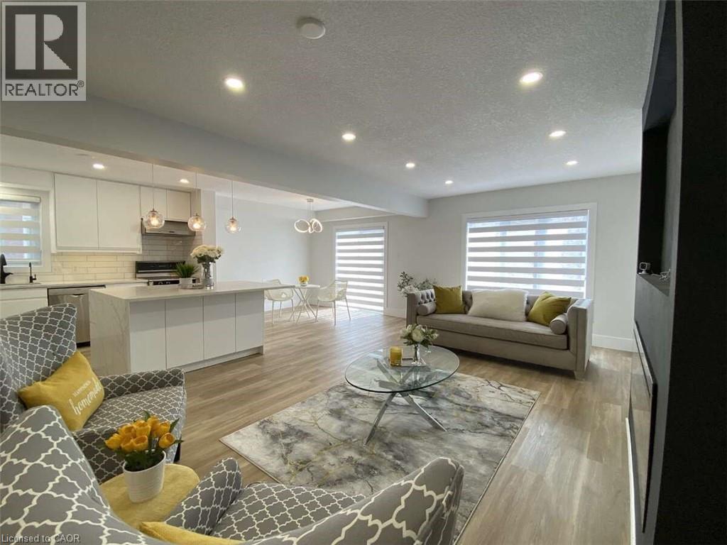 125 Steepleridge Street, Kitchener, ON - Indoor Photo Showing Living Room