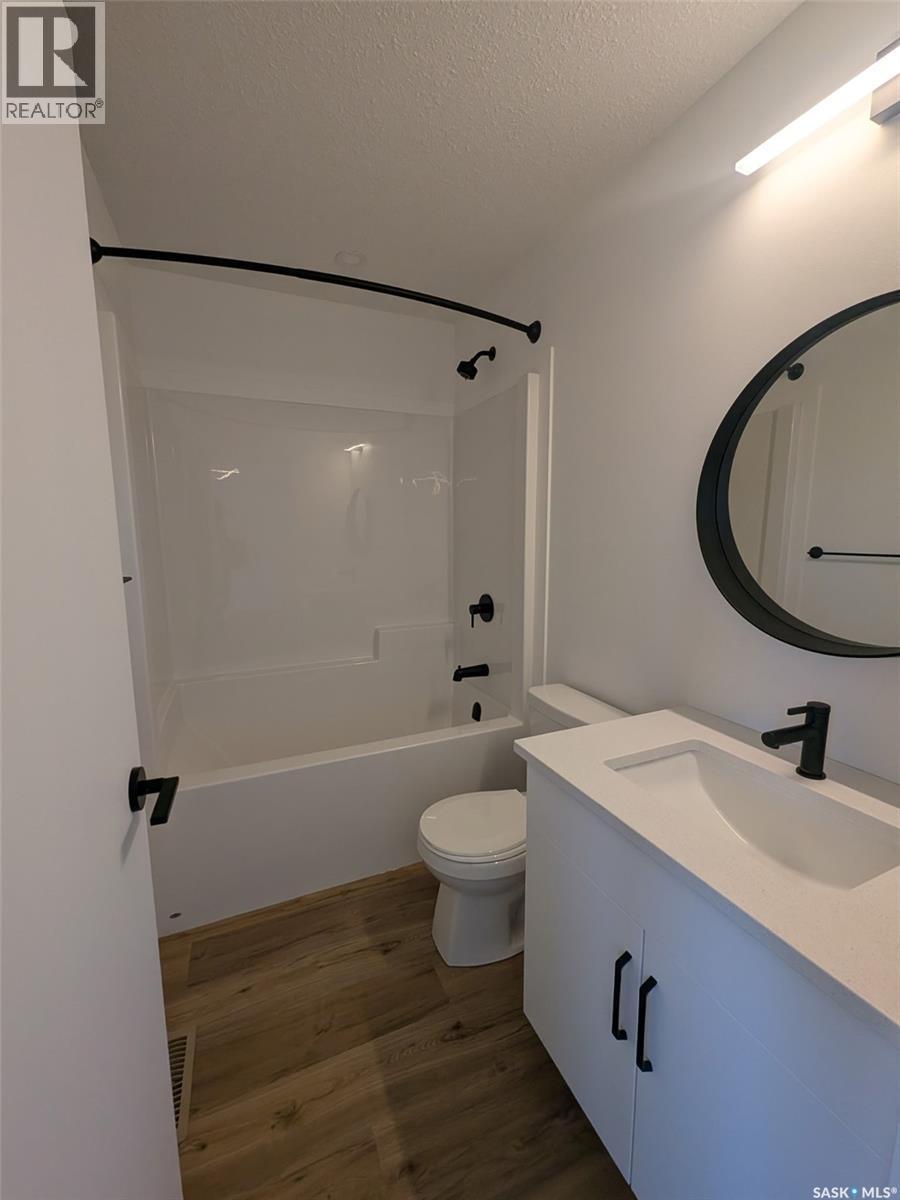 2460 Lindsay Street, Regina, SK - Indoor Photo Showing Bathroom