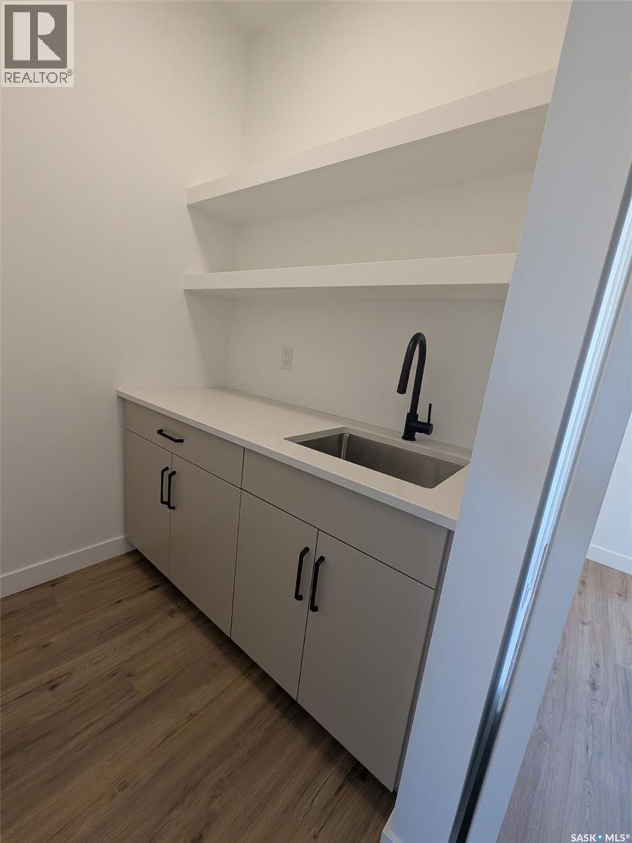 2460 Lindsay Street, Regina, SK - Indoor