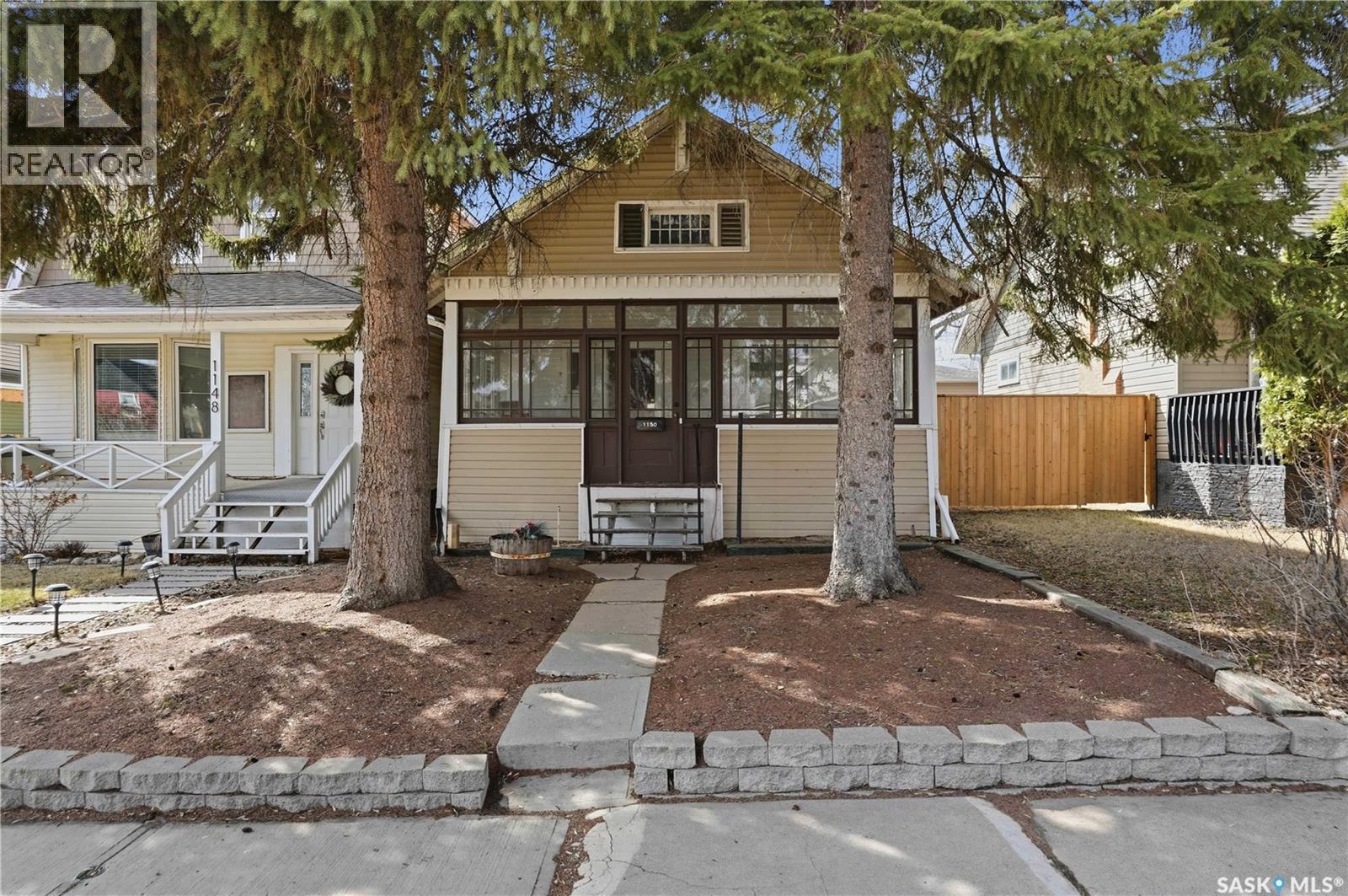 1150 3Rd Avenue Ne, Moose Jaw, SK - Outdoor
