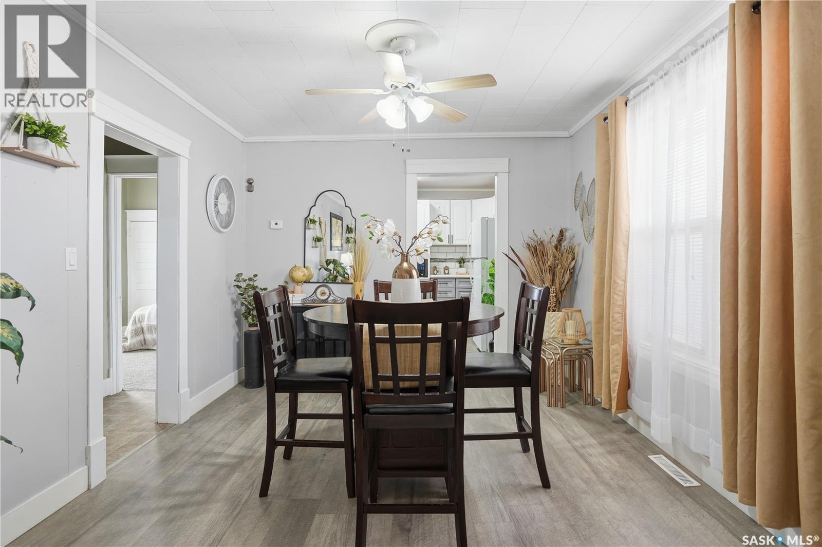 1150 3Rd Avenue Ne, Moose Jaw, SK - Indoor Photo Showing Dining Room