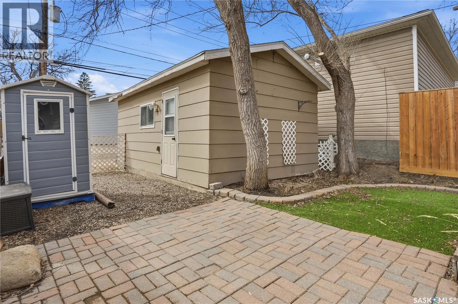 1150 3Rd Avenue Ne, Moose Jaw, SK - Outdoor
