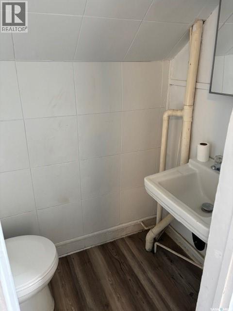 327 4Th Avenue E, Canora, SK - Indoor Photo Showing Bathroom