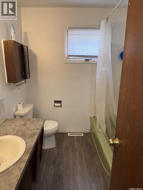 327 4Th Avenue E, Canora, SK - Indoor Photo Showing Bathroom