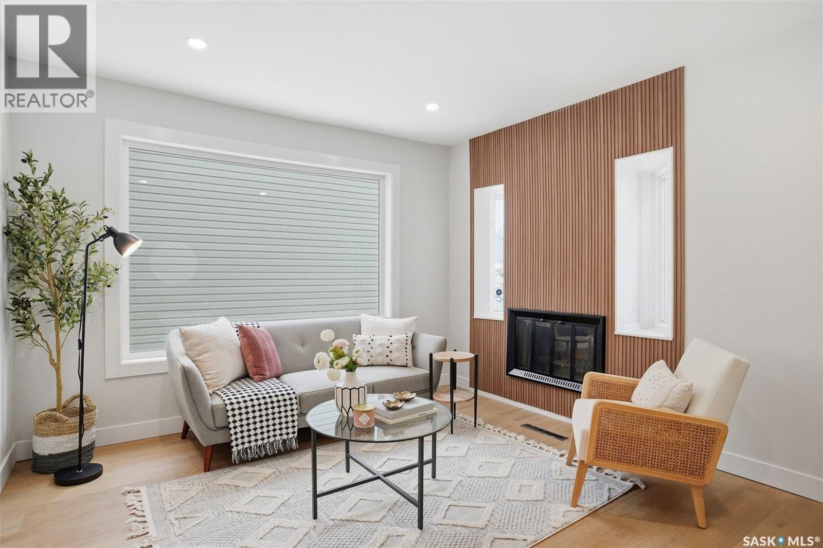840 I Avenue S, Saskatoon, SK - Indoor Photo Showing Living Room