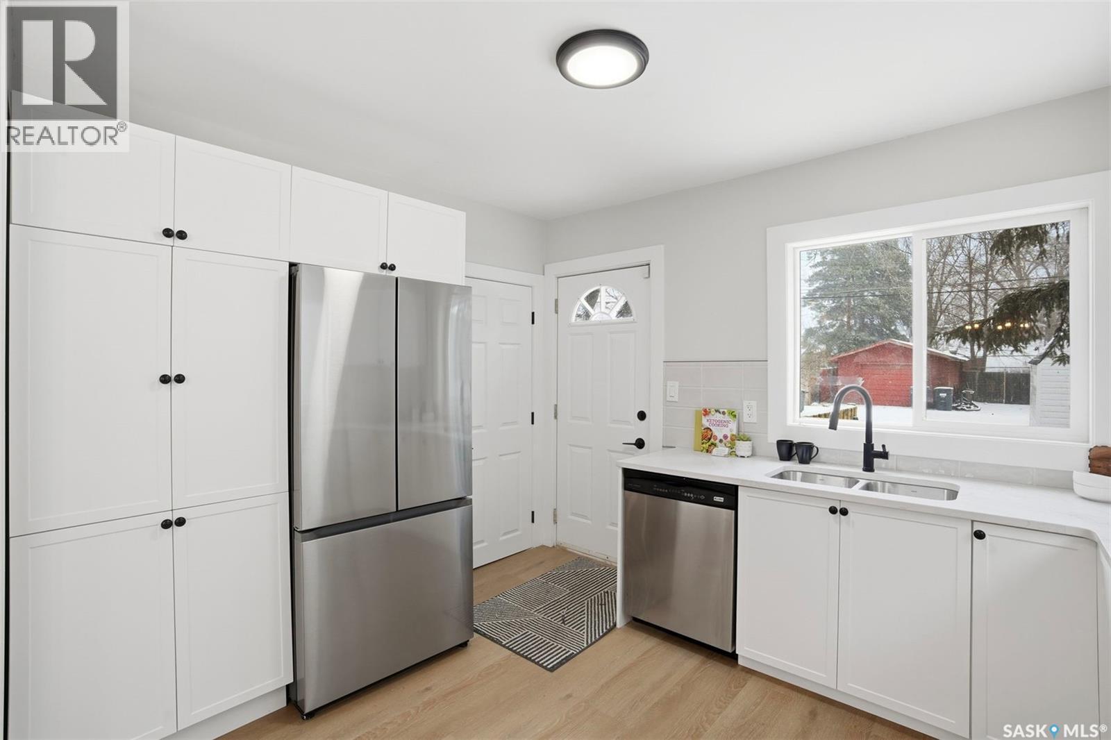 840 I Avenue S, Saskatoon, SK - Indoor Photo Showing Kitchen With Stainless Steel Kitchen With Double Sink