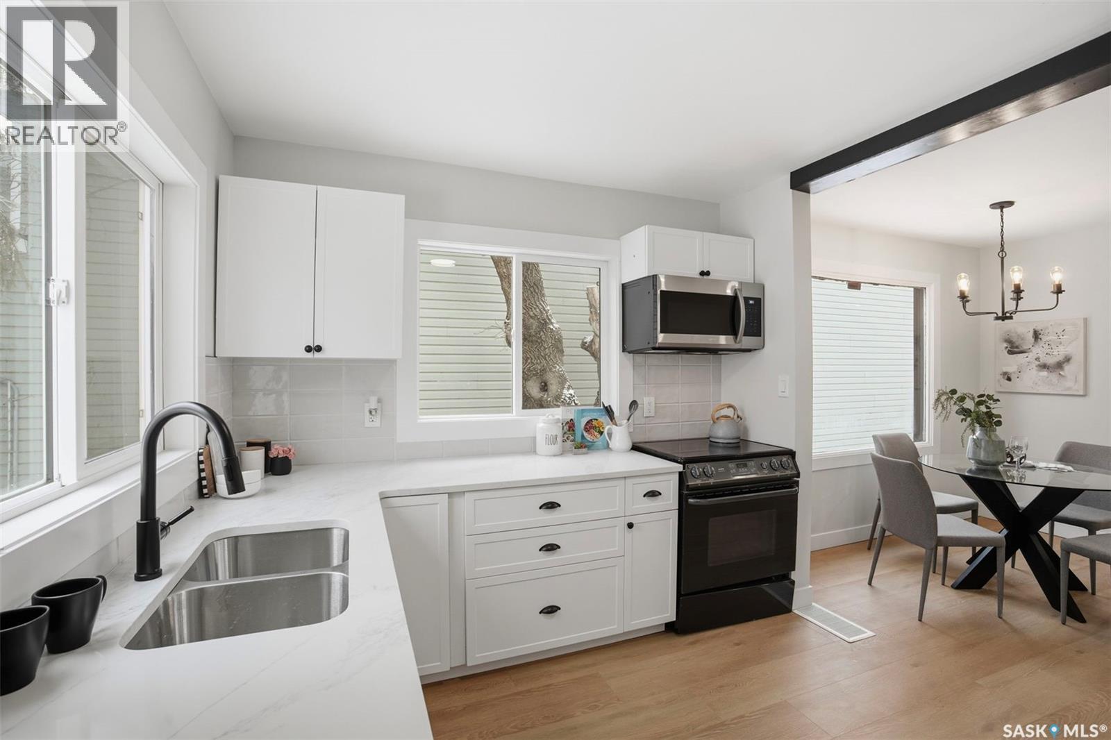 840 I Avenue S, Saskatoon, SK - Indoor Photo Showing Kitchen With Double Sink