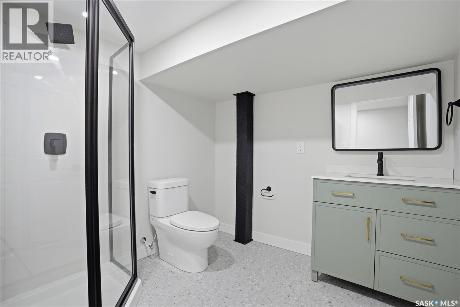 840 I Avenue S, Saskatoon, SK - Indoor Photo Showing Bathroom