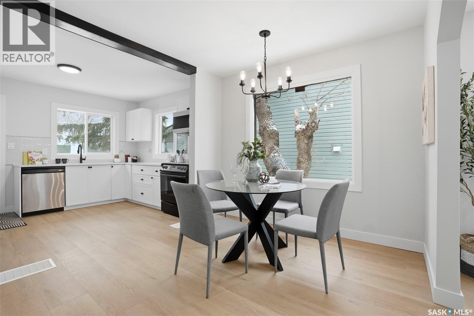 840 I Avenue S, Saskatoon, SK - Indoor Photo Showing Dining Room