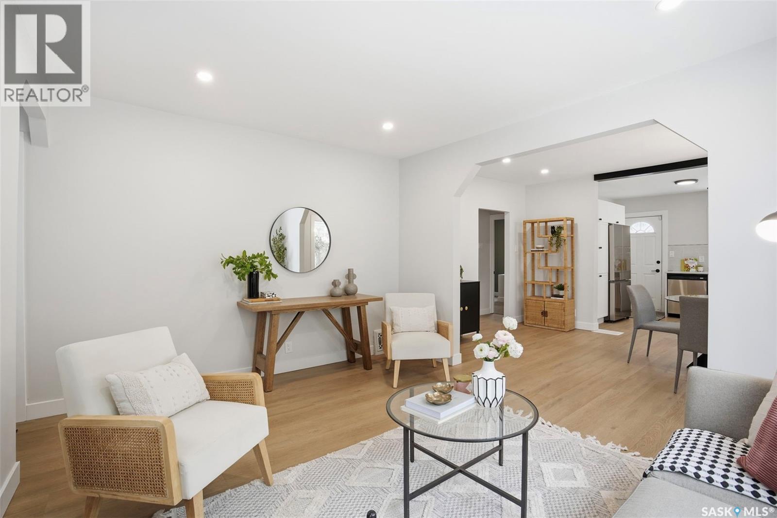 840 I Avenue S, Saskatoon, SK - Indoor Photo Showing Living Room