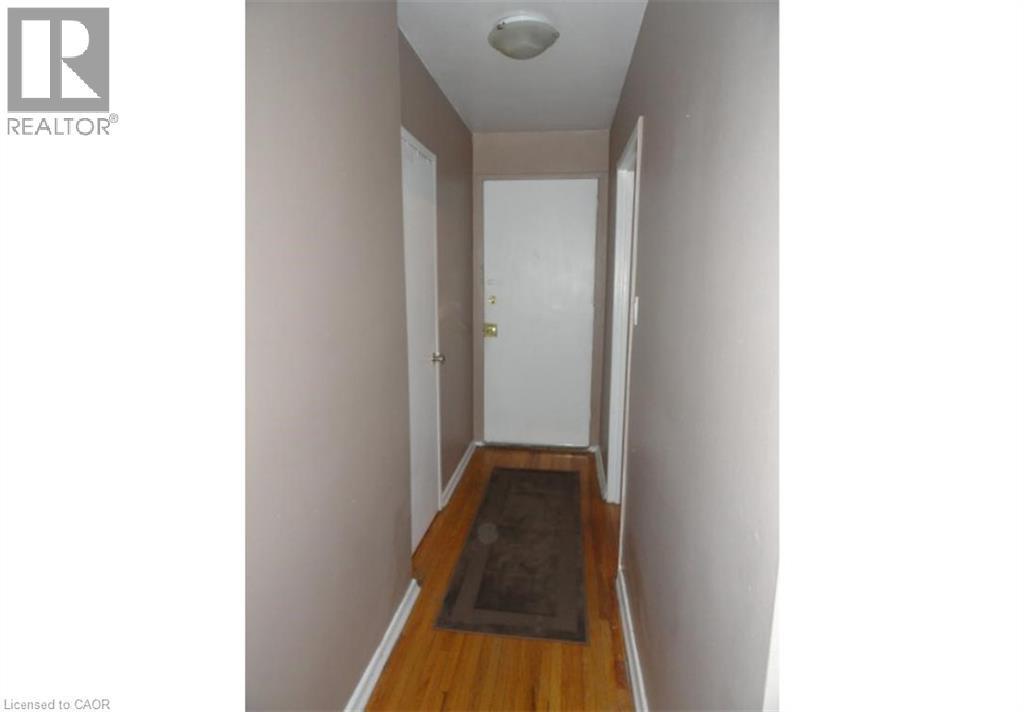 Entryway featuring hardwood floors, light-colored walls, and a ceiling-mounted light fixture - 981 Mohawk Road E, Hamilton, ON - Indoor Photo Showing Other Room